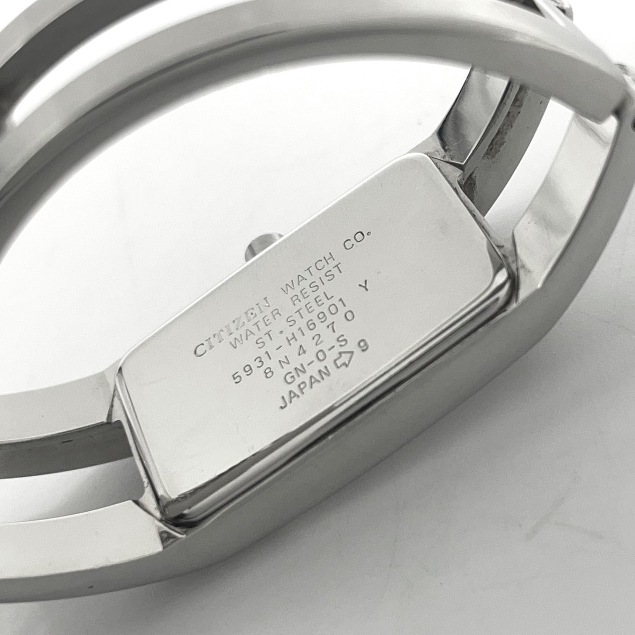 【美品／電池交換済】CITIZEN XC シチズン クロスシー レディース 腕時計 シルバー バングルウォッチ ブレスレット アナログ クオーツ エレガント ドレスウォッチ ビジネス カジュアル スクエア レクタンギュラー シンプル クリーニング済 G4