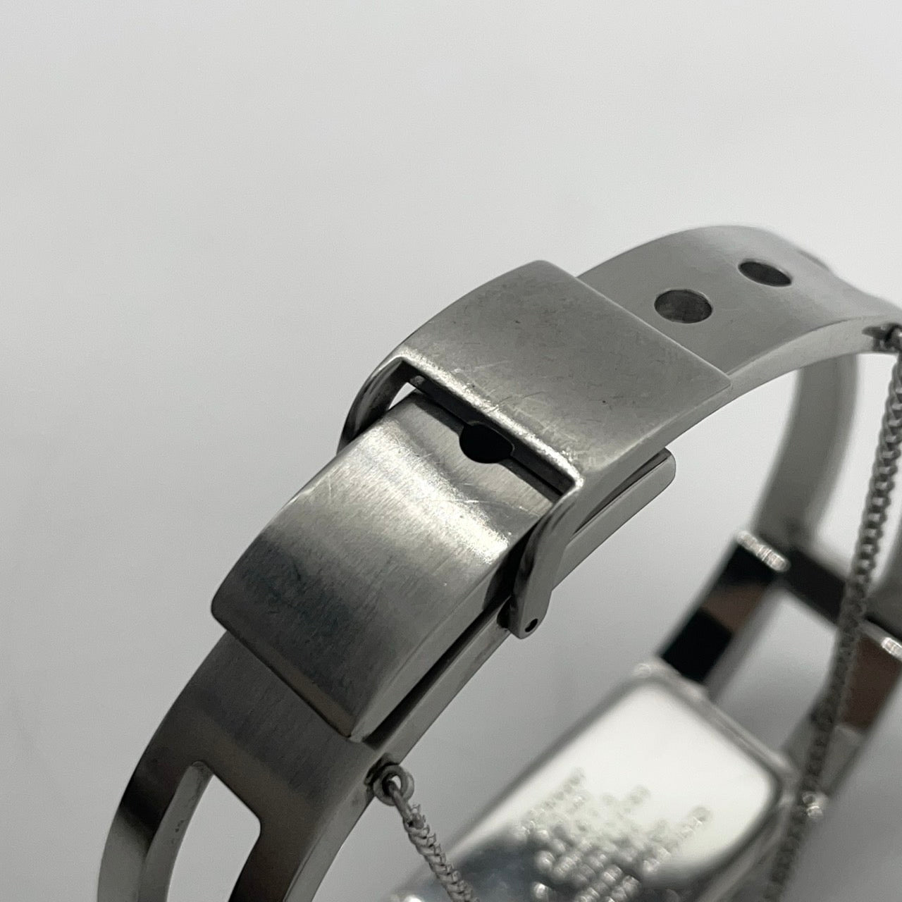 【美品／電池交換済】CITIZEN XC シチズン クロスシー レディース 腕時計 シルバー バングルウォッチ ブレスレット アナログ クオーツ エレガント ドレスウォッチ ビジネス カジュアル スクエア レクタンギュラー シンプル クリーニング済 G4