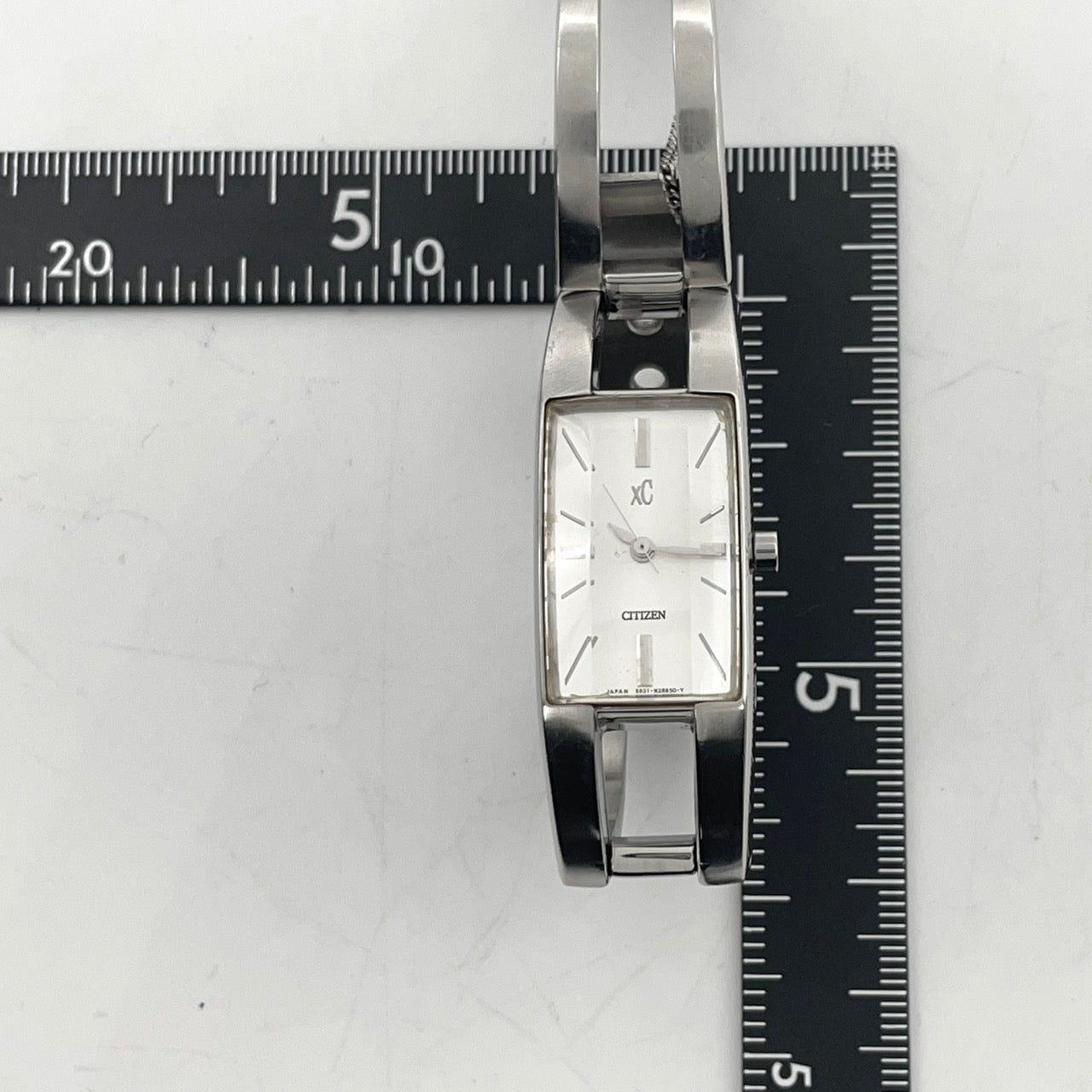 【美品／電池交換済】CITIZEN XC シチズン クロスシー レディース 腕時計 シルバー バングルウォッチ ブレスレット アナログ クオーツ エレガント ドレスウォッチ ビジネス カジュアル スクエア レクタンギュラー シンプル クリーニング済 G4