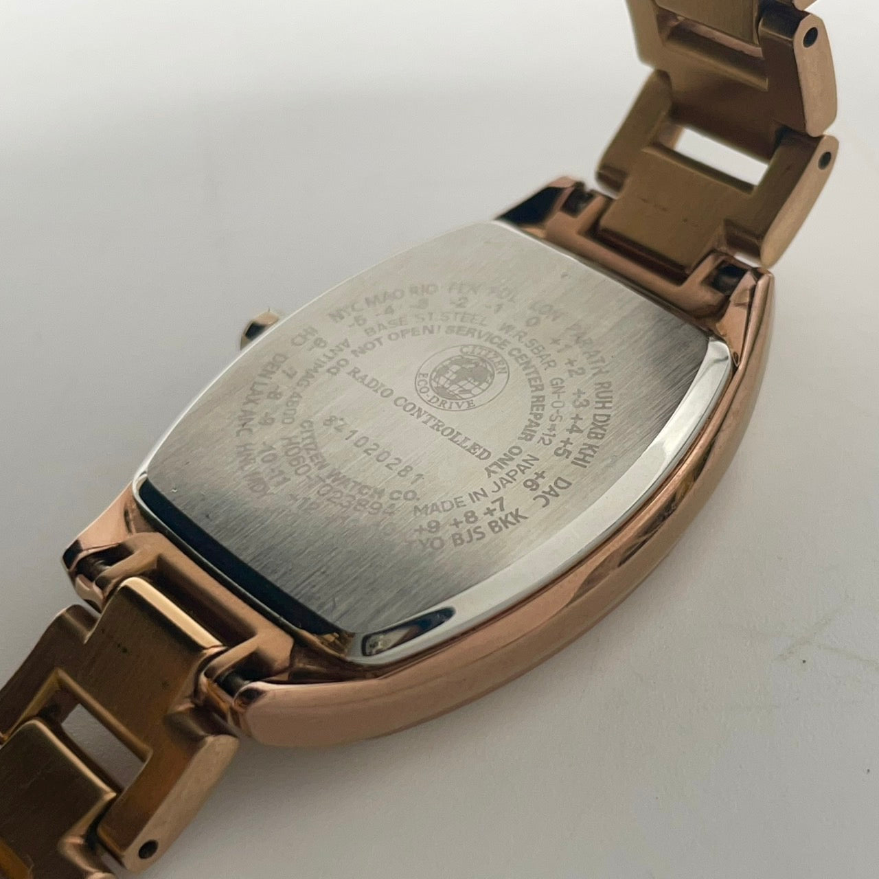 【極美品／稼働品】CITIZEN シチズン XC クロスシー 腕時計 レディース H060-T023894 エコドライブ ソーラー電波 トノー型 ピンクゴールド アナログ デイト カレンダー エレガント ビジネス フォーマル クリーニング済み G4