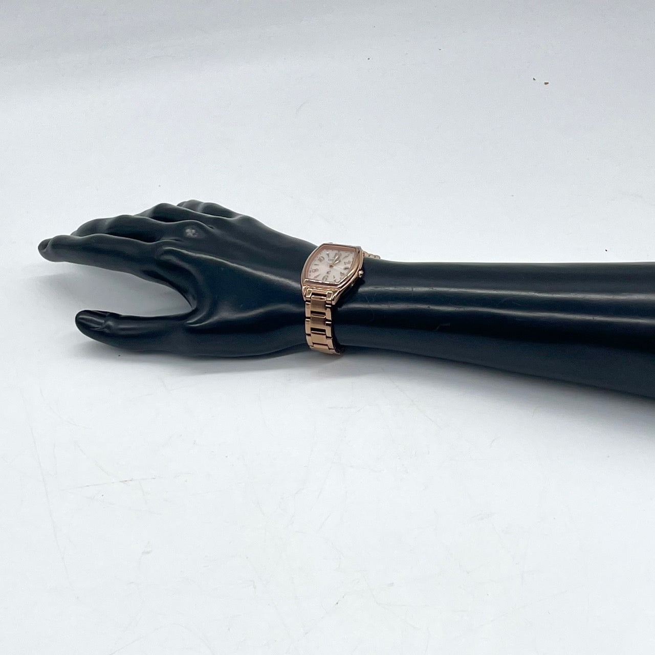 【極美品／稼働品】CITIZEN シチズン XC クロスシー 腕時計 レディース H060-T023894 エコドライブ ソーラー電波 トノー型 ピンクゴールド アナログ デイト カレンダー エレガント ビジネス フォーマル クリーニング済み G4