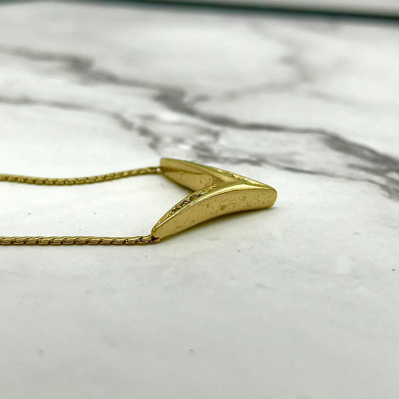 美品 Christian Dior クリスチャンディオール ネックレス ゴールドカラー ラインストーン クリスタルストーン V字デザイン CDロゴ アクセサリー ヴィンテージジュエリー レディース I3