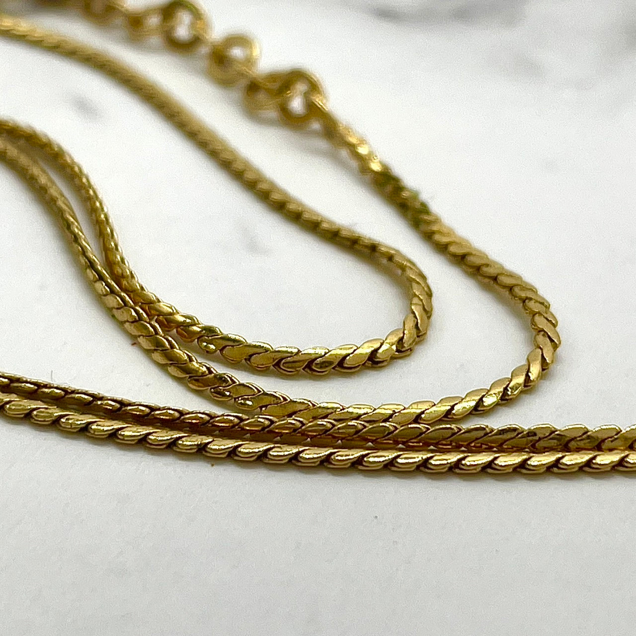 美品 Christian Dior クリスチャンディオール ネックレス ゴールドカラー ラインストーン クリスタルストーン V字デザイン CDロゴ アクセサリー ヴィンテージジュエリー レディース I3