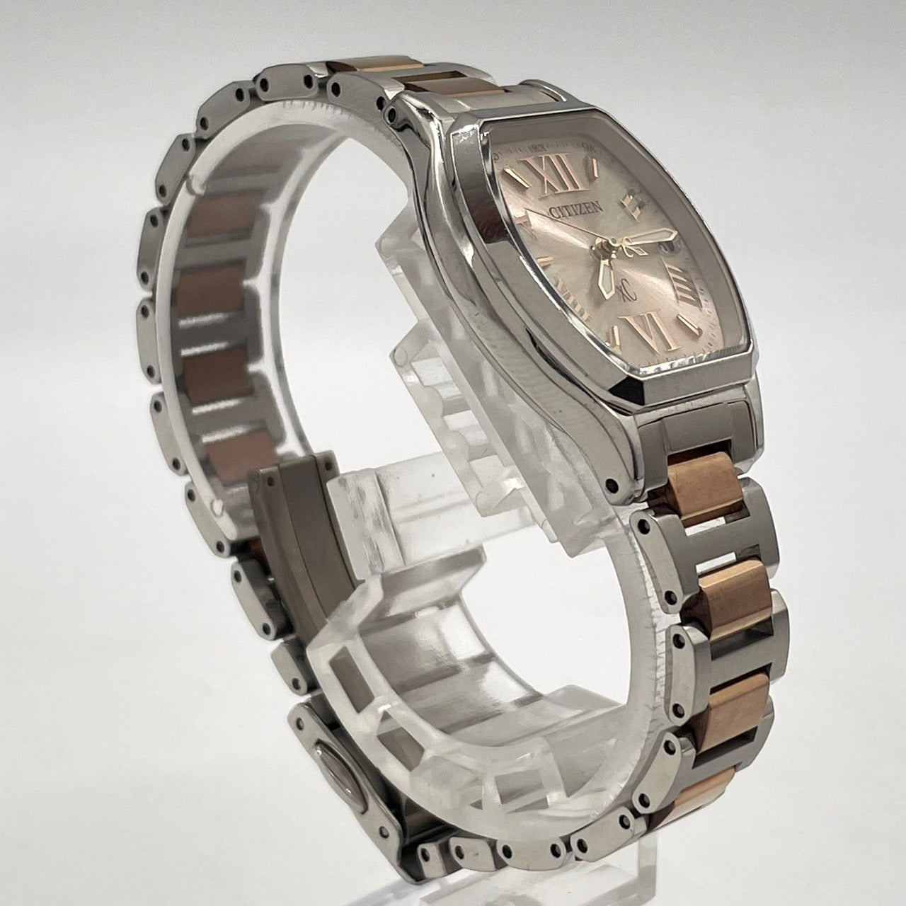 【未使用級/稼働品】シチズン クロスシー ハッピーフライト エコドライブ電波 腕時計 レディース トノー ローマ数字 デイト ピンクゴールド コンビ エレガント CITIZEN XC H058-T021234 クリーニング済 G3