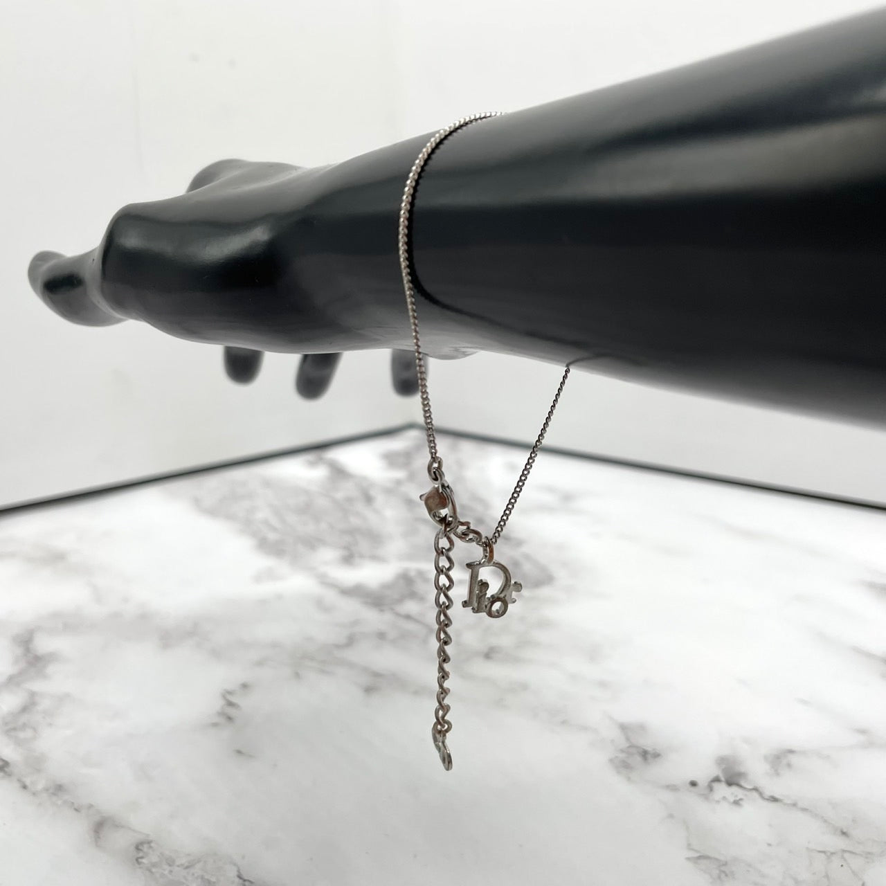 クリスチャンディオール ブレスレット シルバーカラー レディース ロゴモチーフ バングル アクセサリー ジュエリー I1