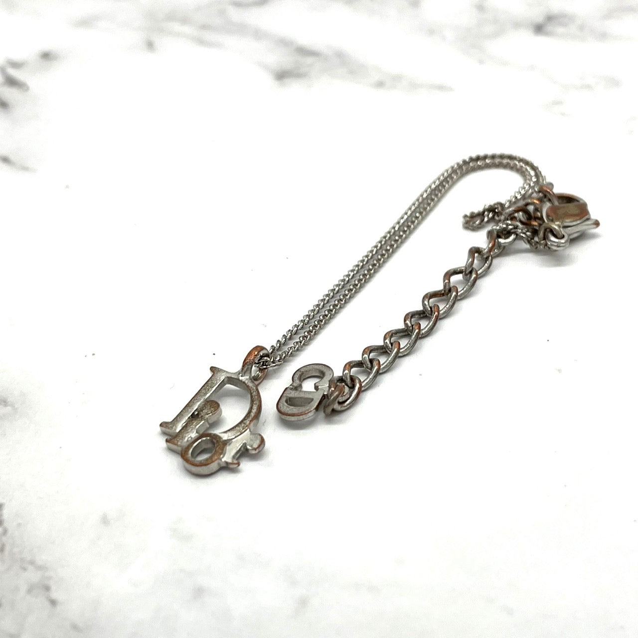 クリスチャンディオール ブレスレット シルバーカラー レディース ロゴモチーフ バングル アクセサリー ジュエリー I1