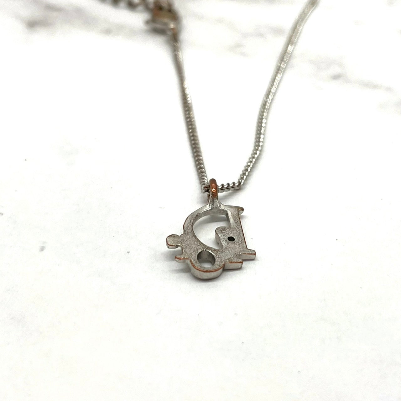 クリスチャンディオール ブレスレット シルバーカラー レディース ロゴモチーフ バングル アクセサリー ジュエリー I1