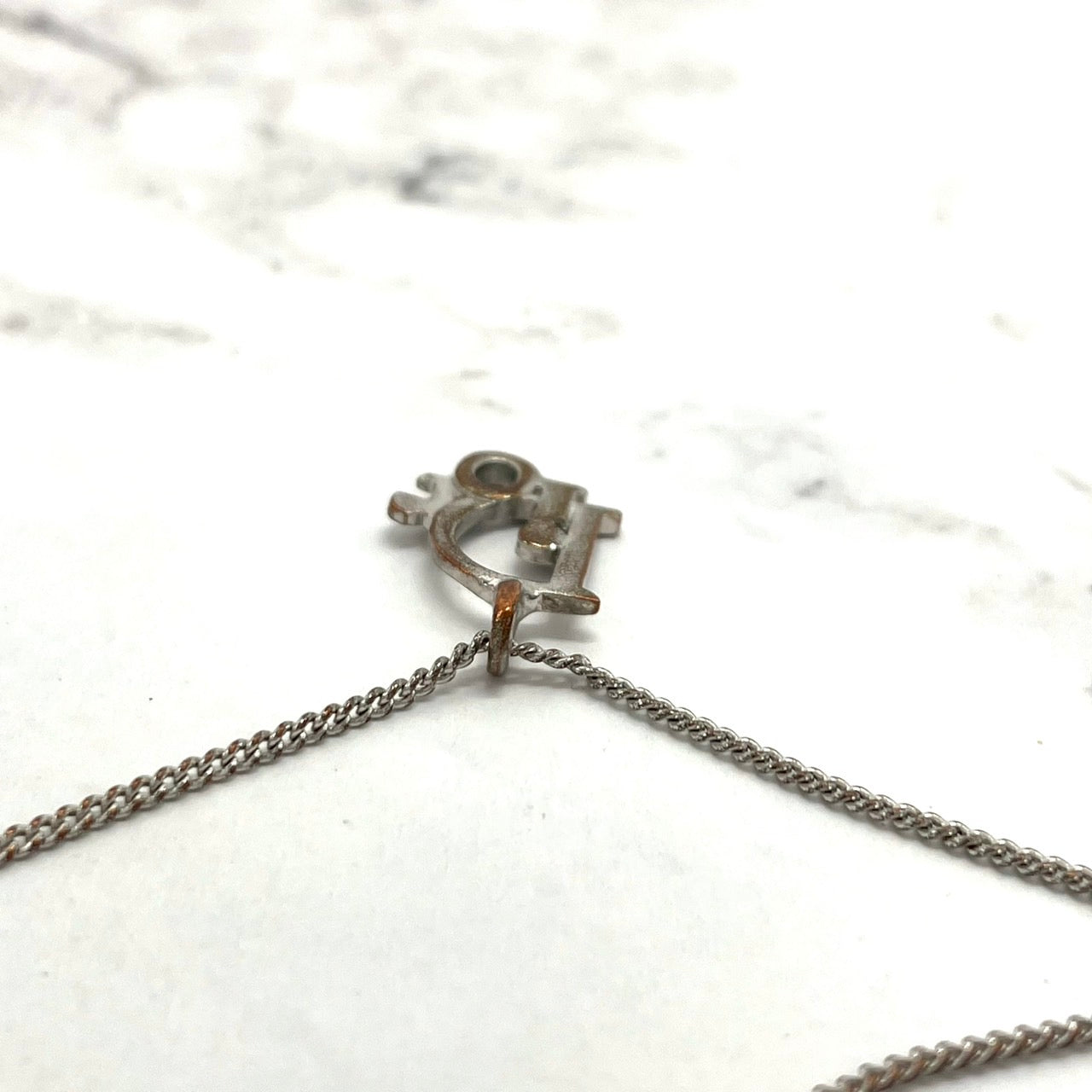 クリスチャンディオール ブレスレット シルバーカラー レディース ロゴモチーフ バングル アクセサリー ジュエリー I1