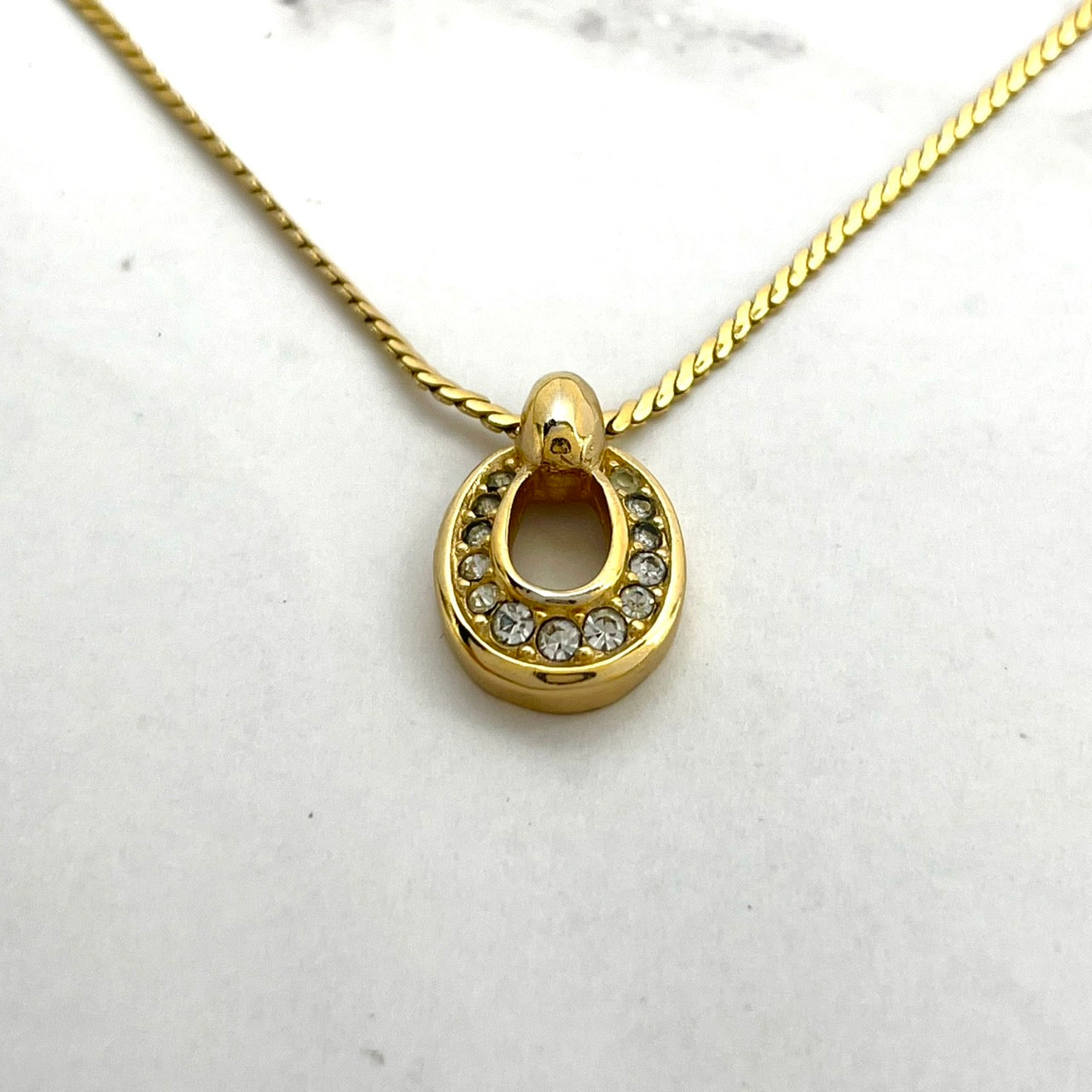 美品 Christian Dior クリスチャンディオール ヴィンテージ ネックレス ラインストーン ペンダント ゴールドカラー アジャスター CDロゴ ジュエリー アクセサリー I1