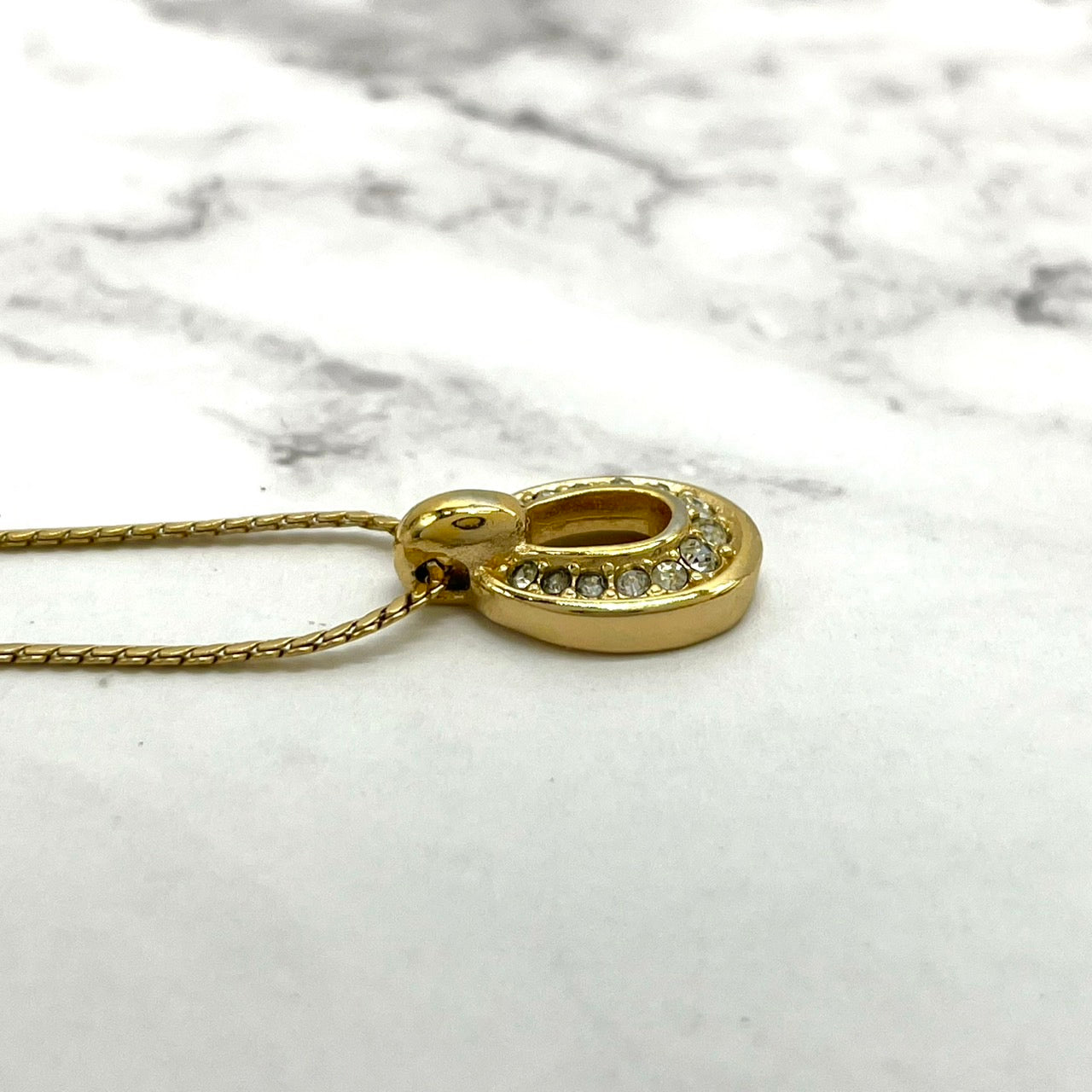 美品 Christian Dior クリスチャンディオール ヴィンテージ ネックレス ラインストーン ペンダント ゴールドカラー アジャスター CDロゴ ジュエリー アクセサリー I1