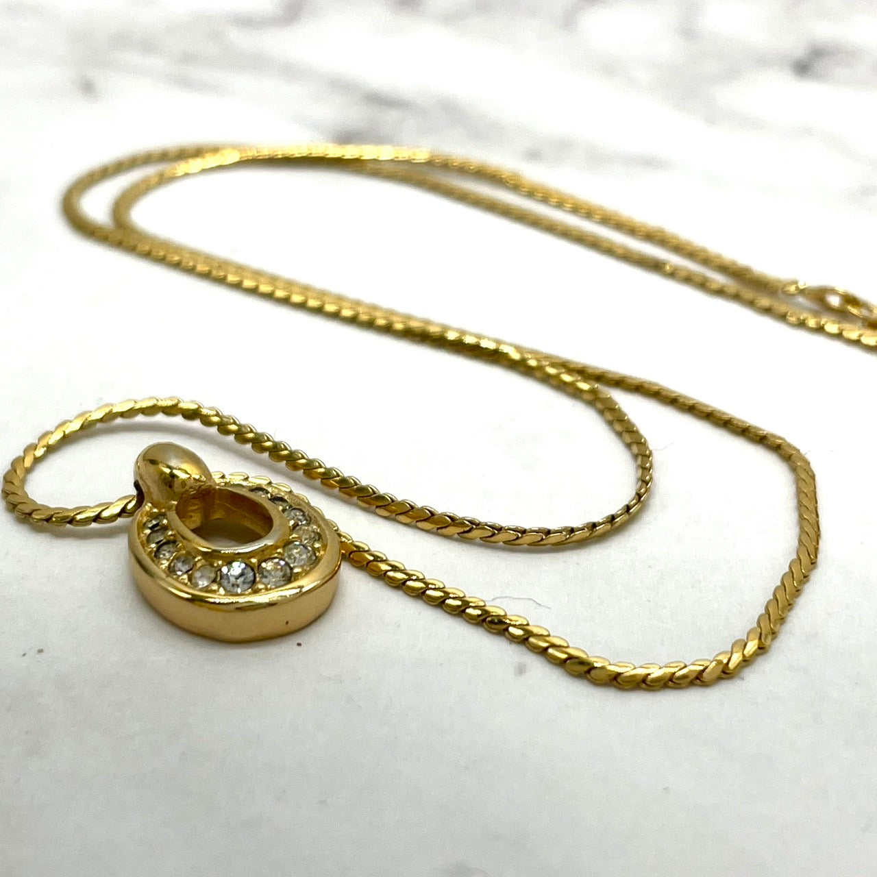 美品 Christian Dior クリスチャンディオール ヴィンテージ ネックレス ラインストーン ペンダント ゴールドカラー アジャスター CDロゴ ジュエリー アクセサリー I1