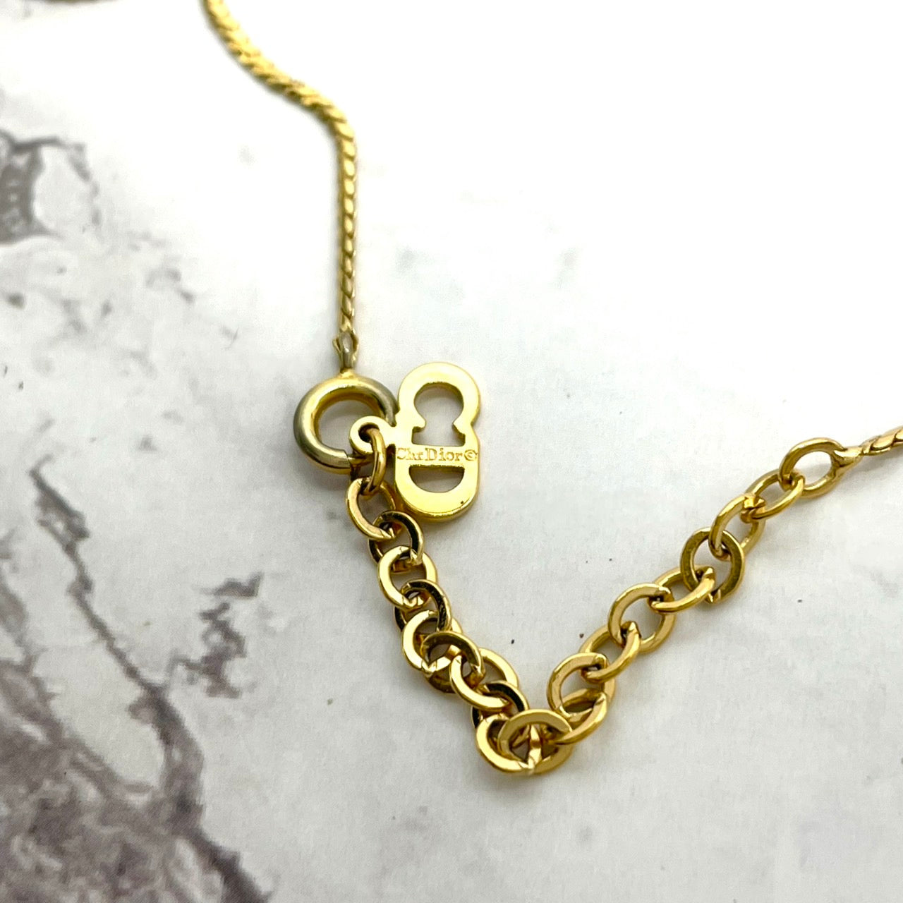 美品 Christian Dior クリスチャンディオール ヴィンテージ ネックレス ラインストーン ペンダント ゴールドカラー アジャスター CDロゴ ジュエリー アクセサリー I1