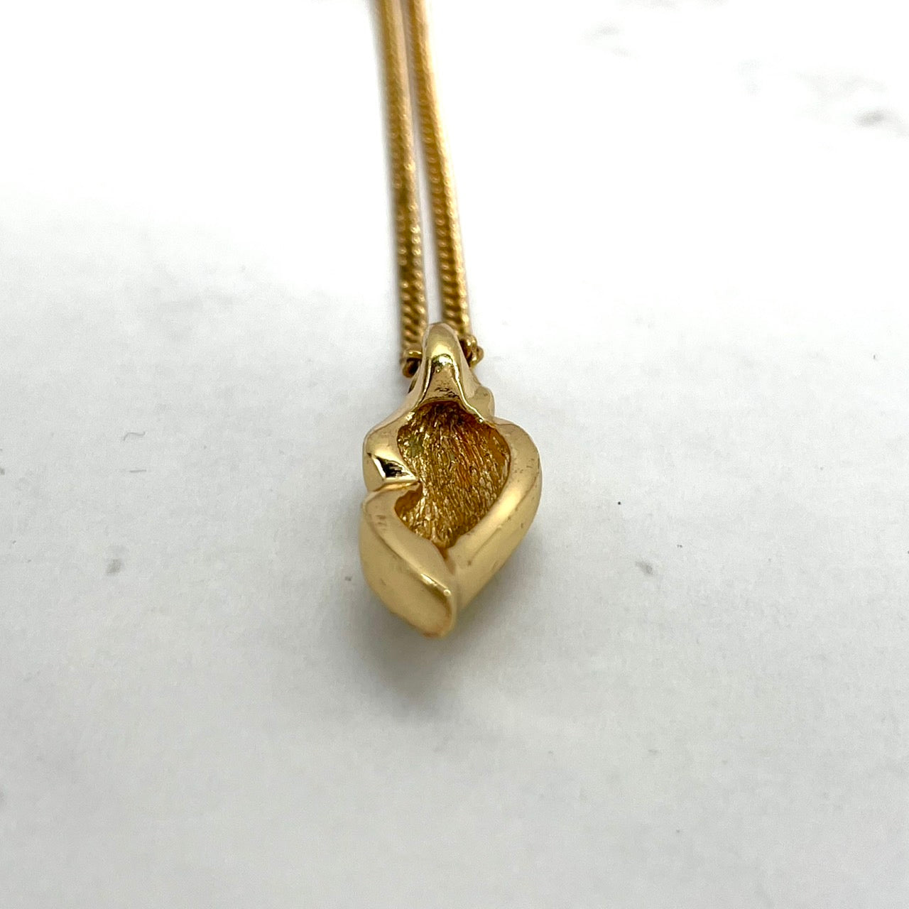 美品 Christian Dior クリスチャンディオール ヴィンテージ ネックレス ラインストーン ツイストモチーフ ペンダント ゴールドカラー CDロゴ ジュエリー アクセサリー レディース I1