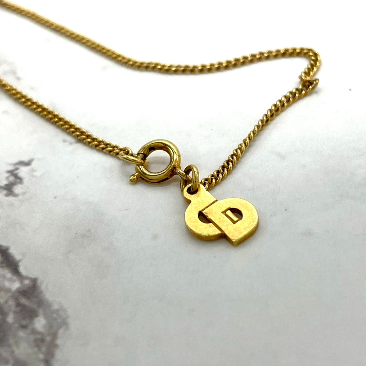 美品 Christian Dior クリスチャンディオール ヴィンテージ ネックレス ラインストーン ツイストモチーフ ペンダント ゴールドカラー CDロゴ ジュエリー アクセサリー レディース I1