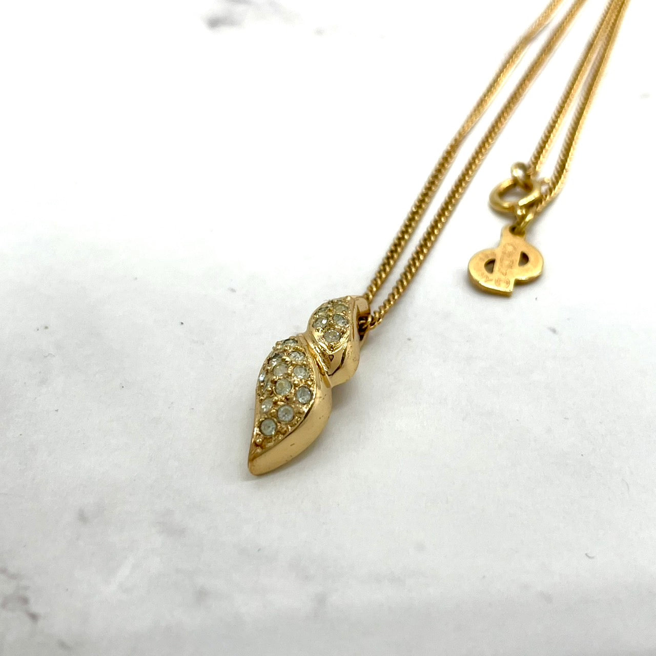 美品 Christian Dior クリスチャンディオール ヴィンテージ ネックレス ラインストーン ツイストモチーフ ペンダント ゴールドカラー CDロゴ ジュエリー アクセサリー レディース I1