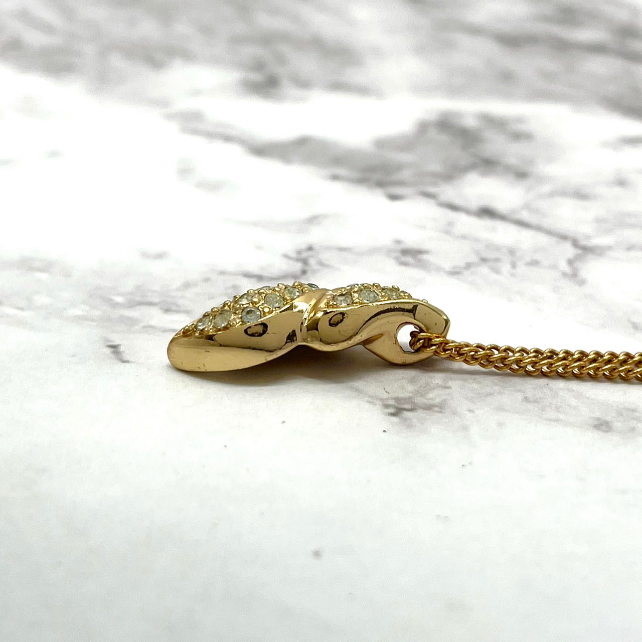 美品 Christian Dior クリスチャンディオール ヴィンテージ ネックレス ラインストーン ツイストモチーフ ペンダント ゴールドカラー CDロゴ ジュエリー アクセサリー レディース I1