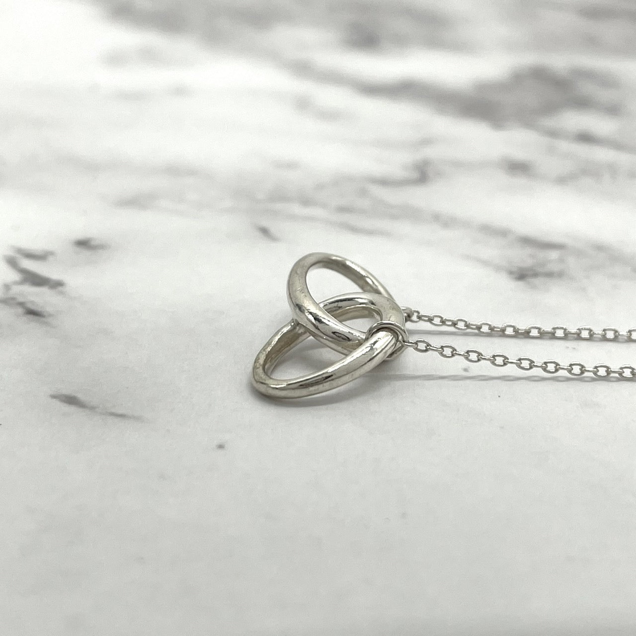 美品 TIFFANY & Co. ティファニー ネックレス ダブルループ モチーフ Wリング シルバー SV925 ヴィンテージ ジュエリー アクセサリー ペンダント レディース I1