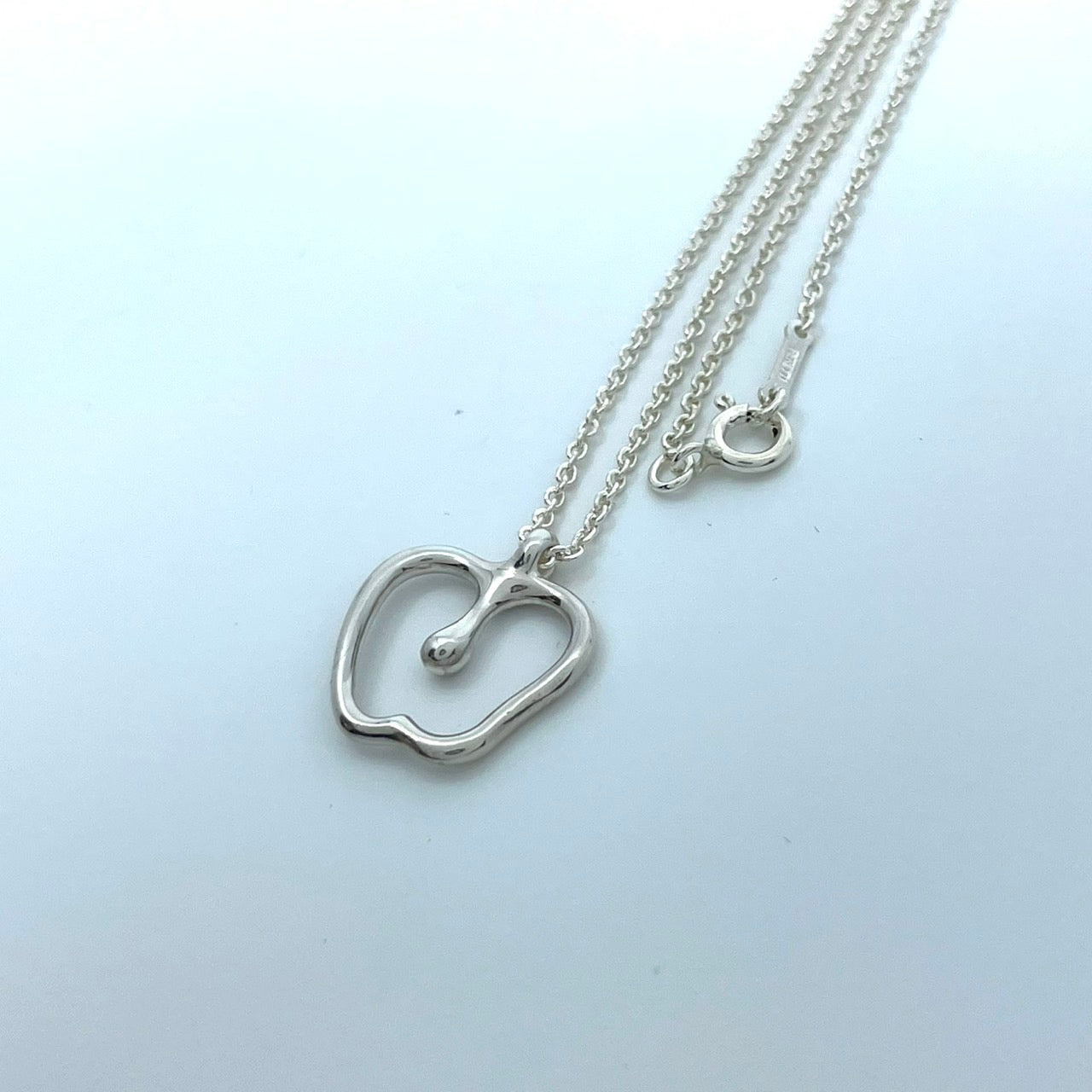 美品 TIFFANY & Co. ティファニー ネックレス アップル エルサ・ペレッティ シルバー SV925 りんごモチーフ ペンダント ヴィンテージ ジュエリー アクセサリー レディース I1