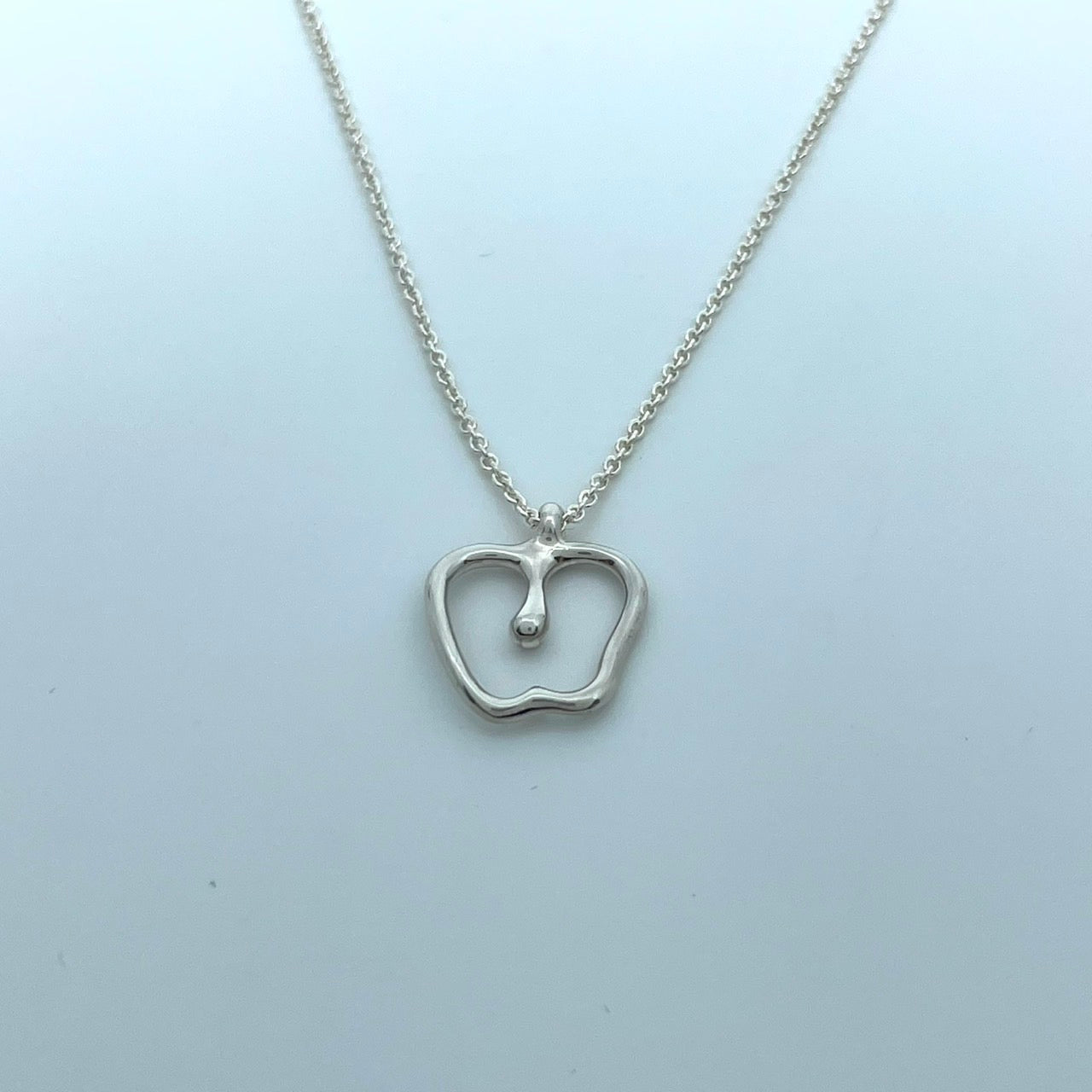 美品 TIFFANY & Co. ティファニー ネックレス アップル エルサ・ペレッティ シルバー SV925 りんごモチーフ ペンダント ヴィンテージ ジュエリー アクセサリー レディース I1