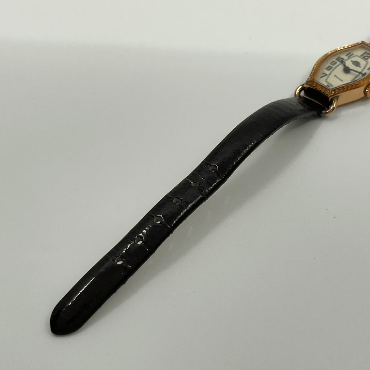 Authentic Rosemont RS-024 Ladies Watch Quartz Classic Tonneau Gold Swiss Made Rose