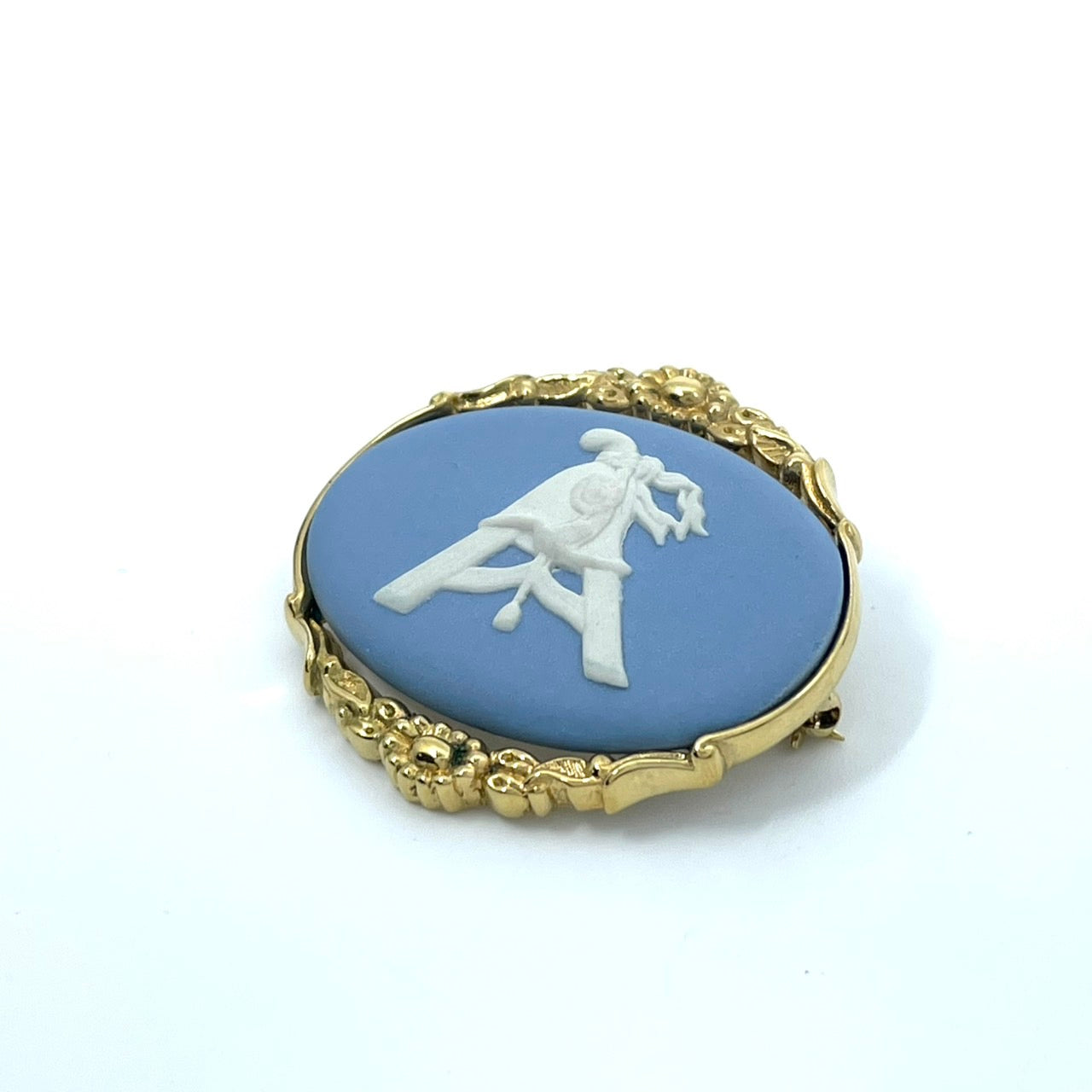 美品 WEDGWOOD ウェッジウッド ジャスパー ブルー ブローチ カメオ ゴールドフレーム ケース付き アクセサリー 正規品 I4