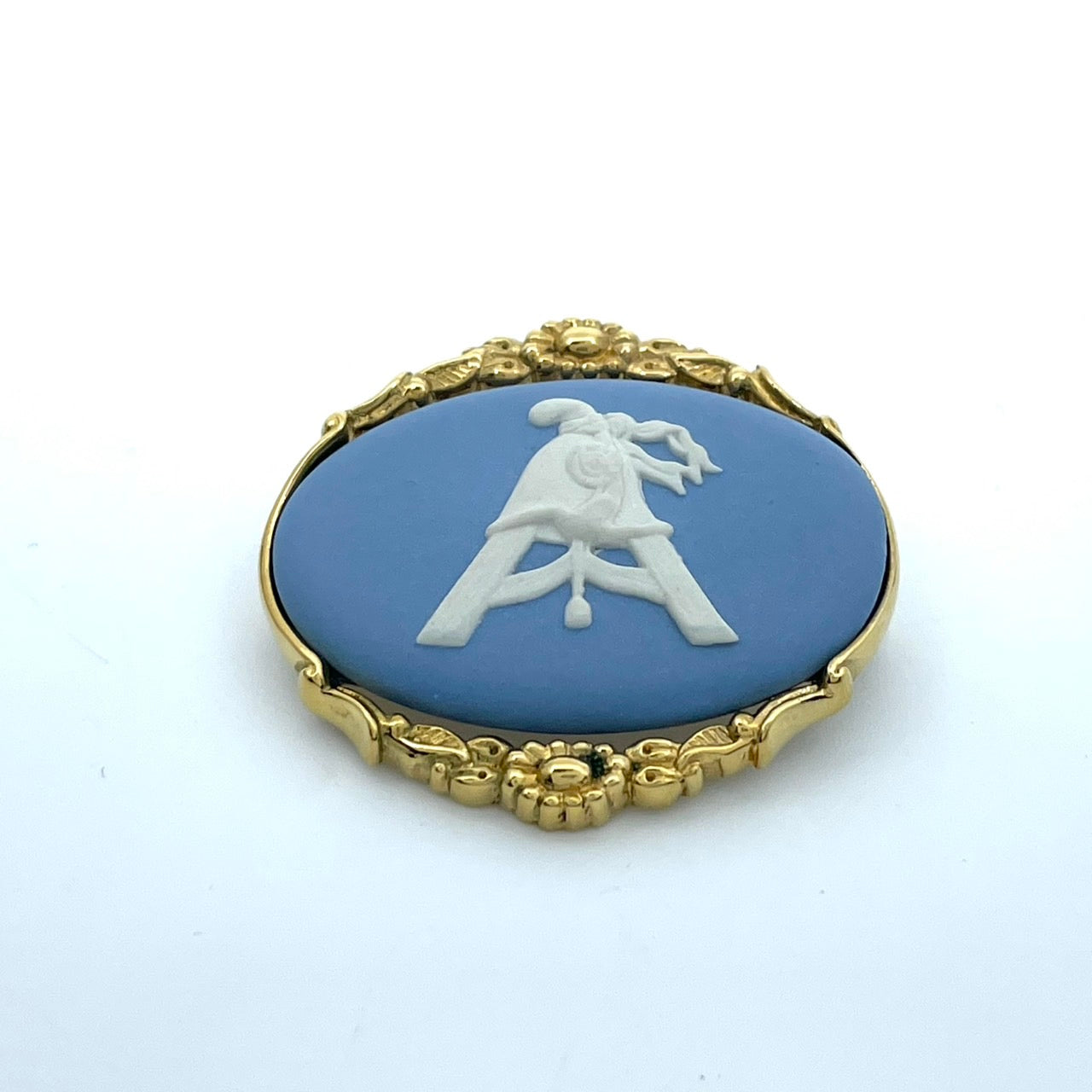 美品 WEDGWOOD ウェッジウッド ジャスパー ブルー ブローチ カメオ ゴールドフレーム ケース付き アクセサリー 正規品 I4