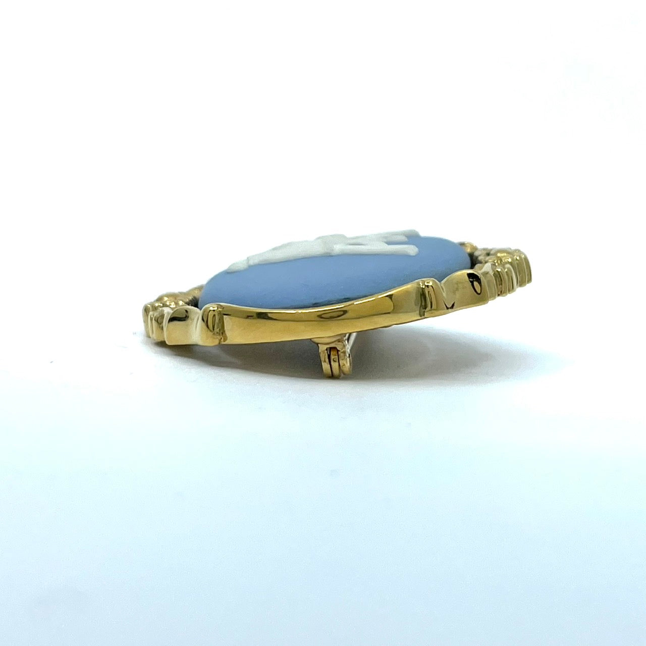 美品 WEDGWOOD ウェッジウッド ジャスパー ブルー ブローチ カメオ ゴールドフレーム ケース付き アクセサリー 正規品 I4