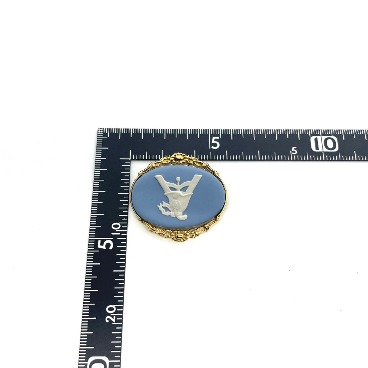美品 WEDGWOOD ウェッジウッド ジャスパー ブルー ブローチ カメオ ゴールドフレーム ケース付き アクセサリー 正規品 I4