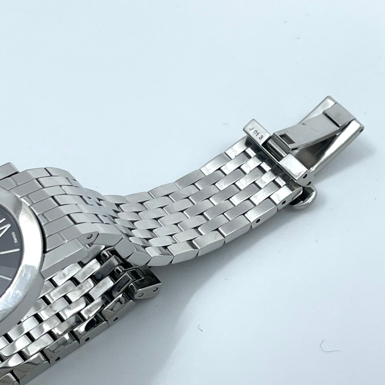 【電池交換済】GUCCI グッチ 5200L.1 レディース腕時計 クオーツ ブラック文字盤 ラウンド ローマンインデックス アナログ ドレスウォッチ エレガント クラシックデザイン ステンレススティール クリーニング済み G