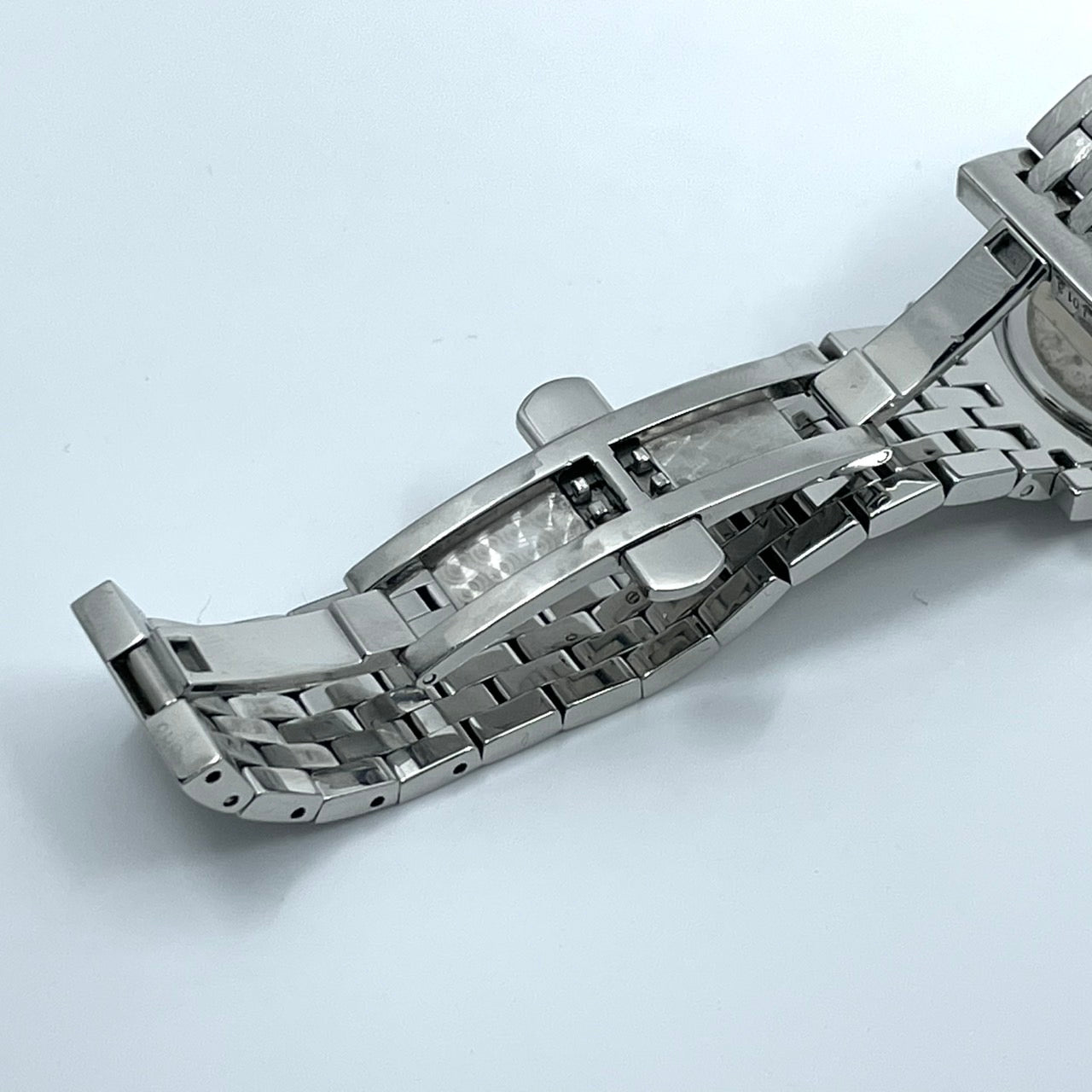 【電池交換済】GUCCI グッチ 5200L.1 レディース腕時計 クオーツ ブラック文字盤 ラウンド ローマンインデックス アナログ ドレスウォッチ エレガント クラシックデザイン ステンレススティール クリーニング済み G