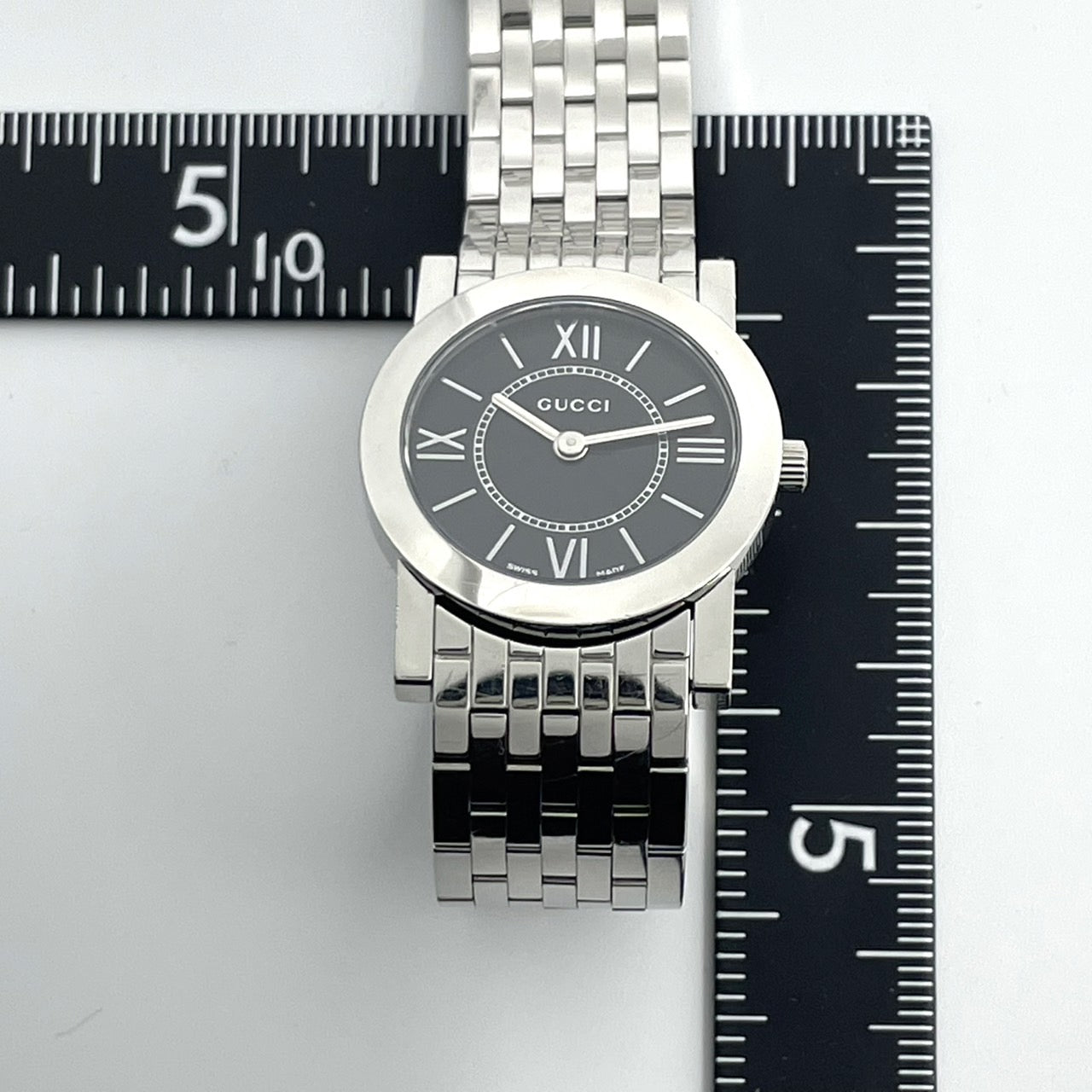 【電池交換済】GUCCI グッチ 5200L.1 レディース腕時計 クオーツ ブラック文字盤 ラウンド ローマンインデックス アナログ ドレスウォッチ エレガント クラシックデザイン ステンレススティール クリーニング済み G