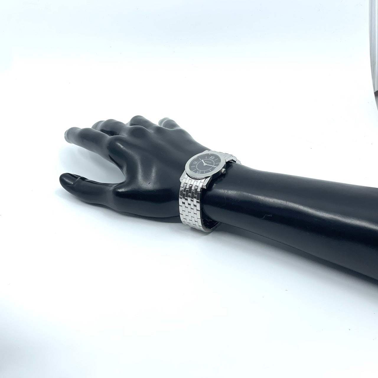 【電池交換済】GUCCI グッチ 5200L.1 レディース腕時計 クオーツ ブラック文字盤 ラウンド ローマンインデックス アナログ ドレスウォッチ エレガント クラシックデザイン ステンレススティール クリーニング済み G