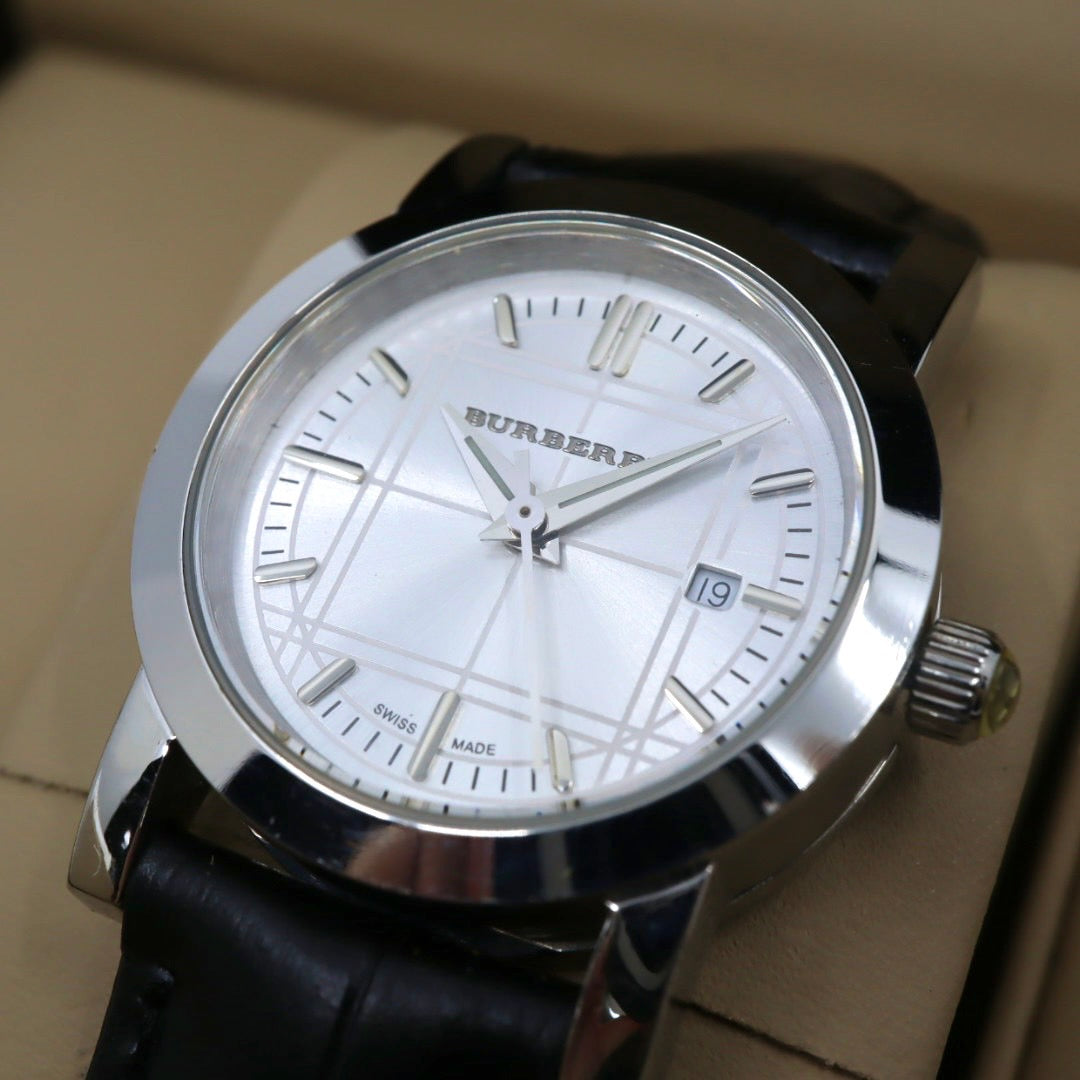 【電池交換済】BURBERRY バーバリー 腕時計 BU1351 レディース クオーツ アナログ ラウンド シルバー文字盤 チェック柄 デイト表示 スイス製 ブラックレザーベルト クラシック エレガント ビジネス ドレスウォッチ クリーニング済 G