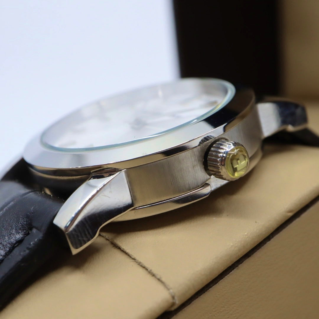 【電池交換済】BURBERRY バーバリー 腕時計 BU1351 レディース クオーツ アナログ ラウンド シルバー文字盤 チェック柄 デイト表示 スイス製 ブラックレザーベルト クラシック エレガント ビジネス ドレスウォッチ クリーニング済 G