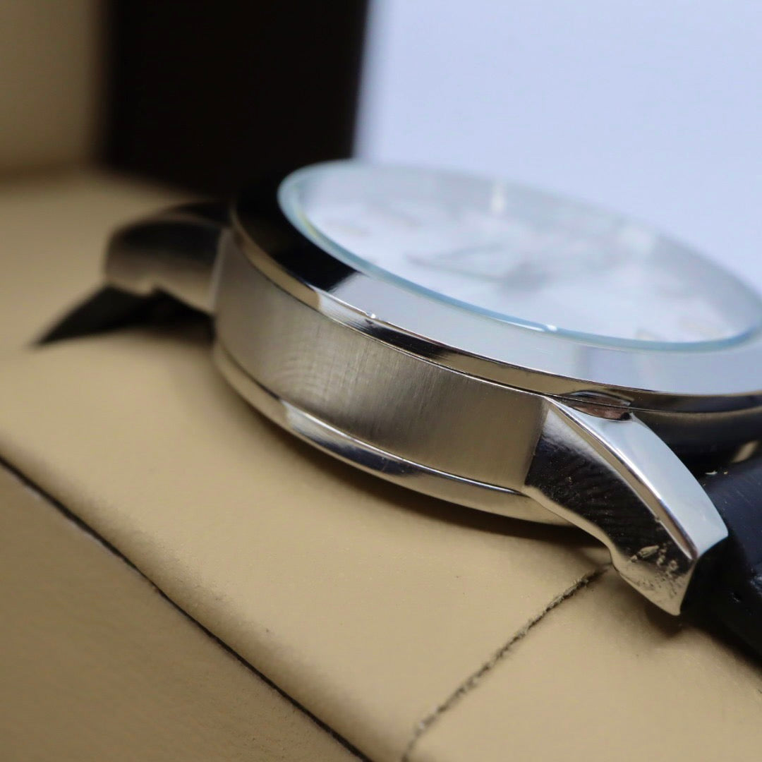 【電池交換済】BURBERRY バーバリー 腕時計 BU1351 レディース クオーツ アナログ ラウンド シルバー文字盤 チェック柄 デイト表示 スイス製 ブラックレザーベルト クラシック エレガント ビジネス ドレスウォッチ クリーニング済 G