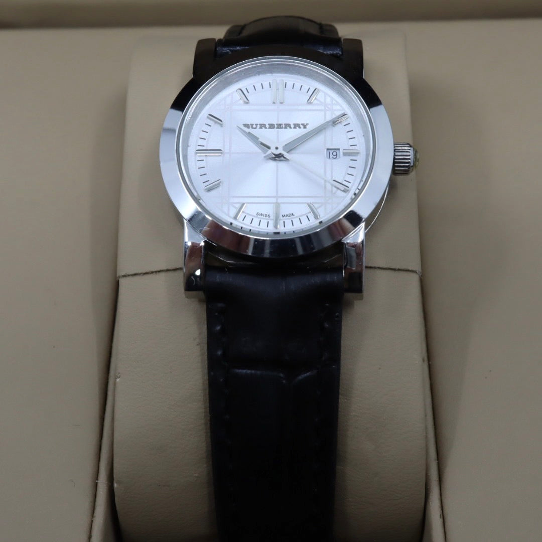 【電池交換済】BURBERRY バーバリー 腕時計 BU1351 レディース クオーツ アナログ ラウンド シルバー文字盤 チェック柄 デイト表示 スイス製 ブラックレザーベルト クラシック エレガント ビジネス ドレスウォッチ クリーニング済 G