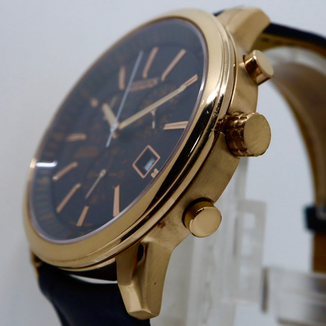 【新品同様/稼働品】CITIZEN シチズン 腕時計 エコドライブ クロノグラフ GN-4W-S メンズ アナログ ラウンド ゴールド ブラック文字盤 レザーベルト ソーラー充電 デイト表示 日本製 エレガント ビジネスウォッチ 高級感 クリーニング済み G