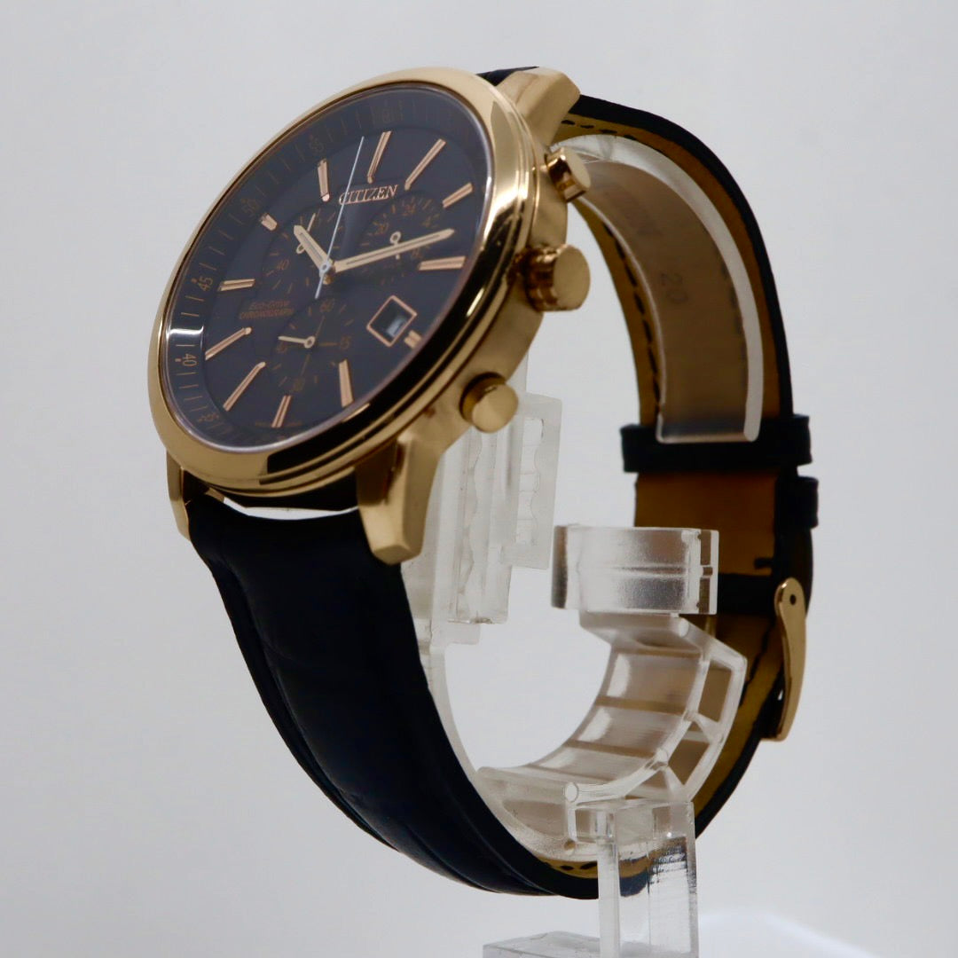 【新品同様/稼働品】CITIZEN シチズン 腕時計 エコドライブ クロノグラフ GN-4W-S メンズ アナログ ラウンド ゴールド ブラック文字盤 レザーベルト ソーラー充電 デイト表示 日本製 エレガント ビジネスウォッチ 高級感 クリーニング済み G