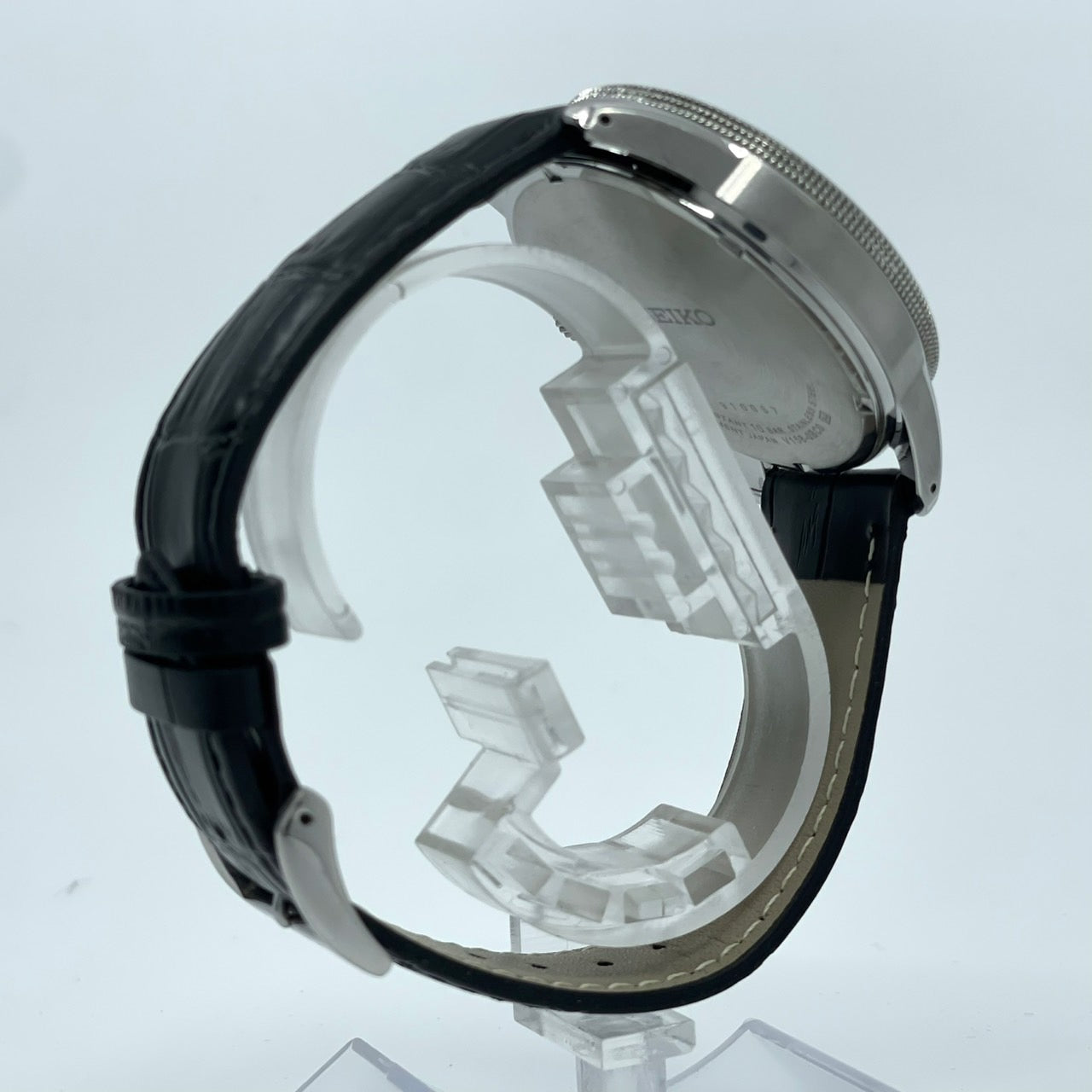 【新品ベルト交換済/稼働品】SEIKO セイコー 腕時計 V158-0BC0 メンズ ソーラー アナログ ラウンド グリーン文字盤 100M防水 デイデイト表示 シルバーケース ブラックレザーベルト(社外品) カジュアル ビジネス クリーニング済み G5