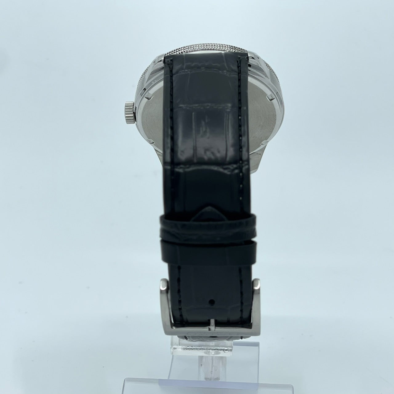 【新品ベルト交換済/稼働品】SEIKO セイコー 腕時計 V158-0BC0 メンズ ソーラー アナログ ラウンド グリーン文字盤 100M防水 デイデイト表示 シルバーケース ブラックレザーベルト(社外品) カジュアル ビジネス クリーニング済み G5