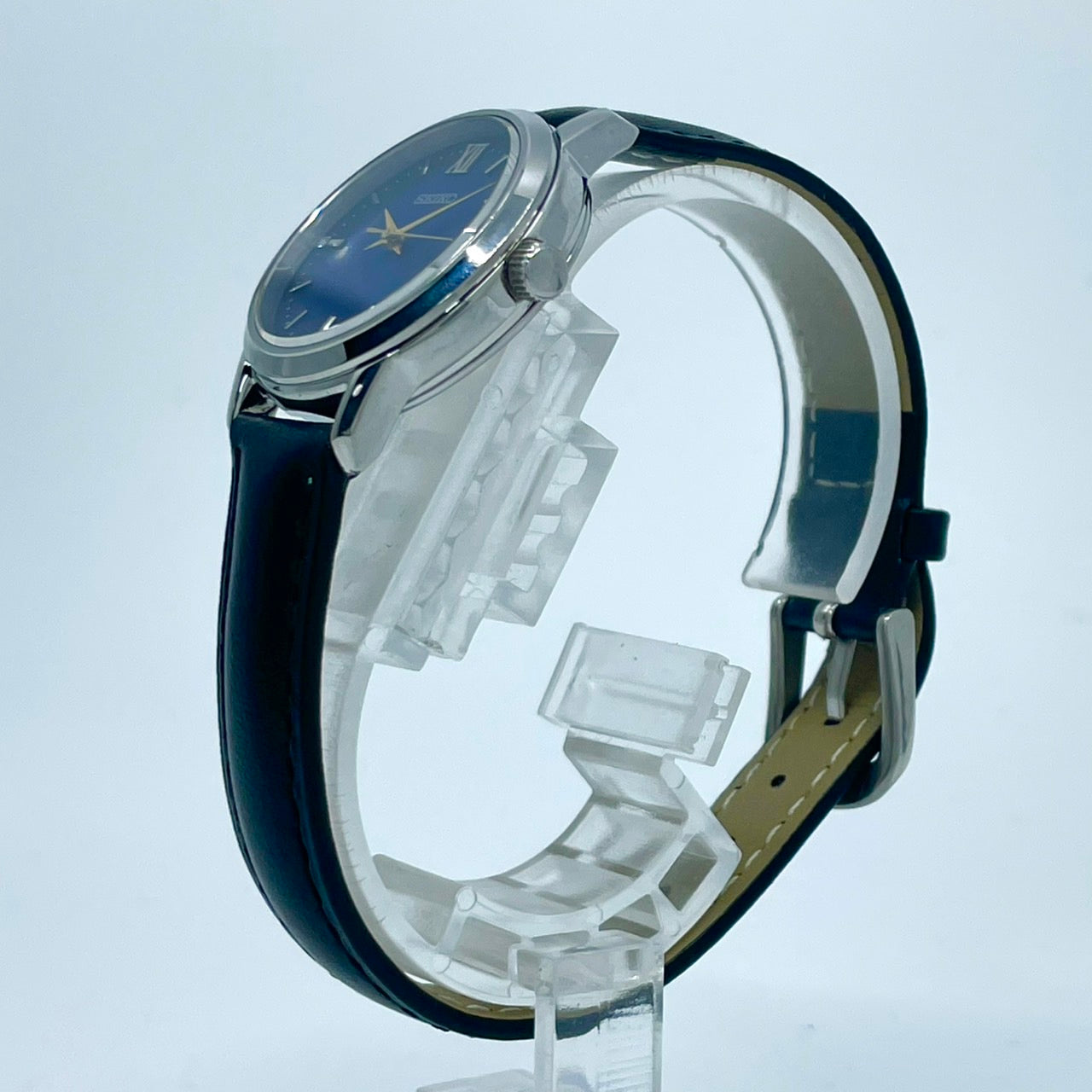 【新品ベルト交換済/稼働品】SEIKO セイコー 腕時計 V131-0AF0 レディース ソーラー アナログ ラウンド ネイビー文字盤 限定モデル 10気圧防水 ラインストーンインデックス シルバーケース ブラックレザーベルト(社外品) クリーニング済み G5