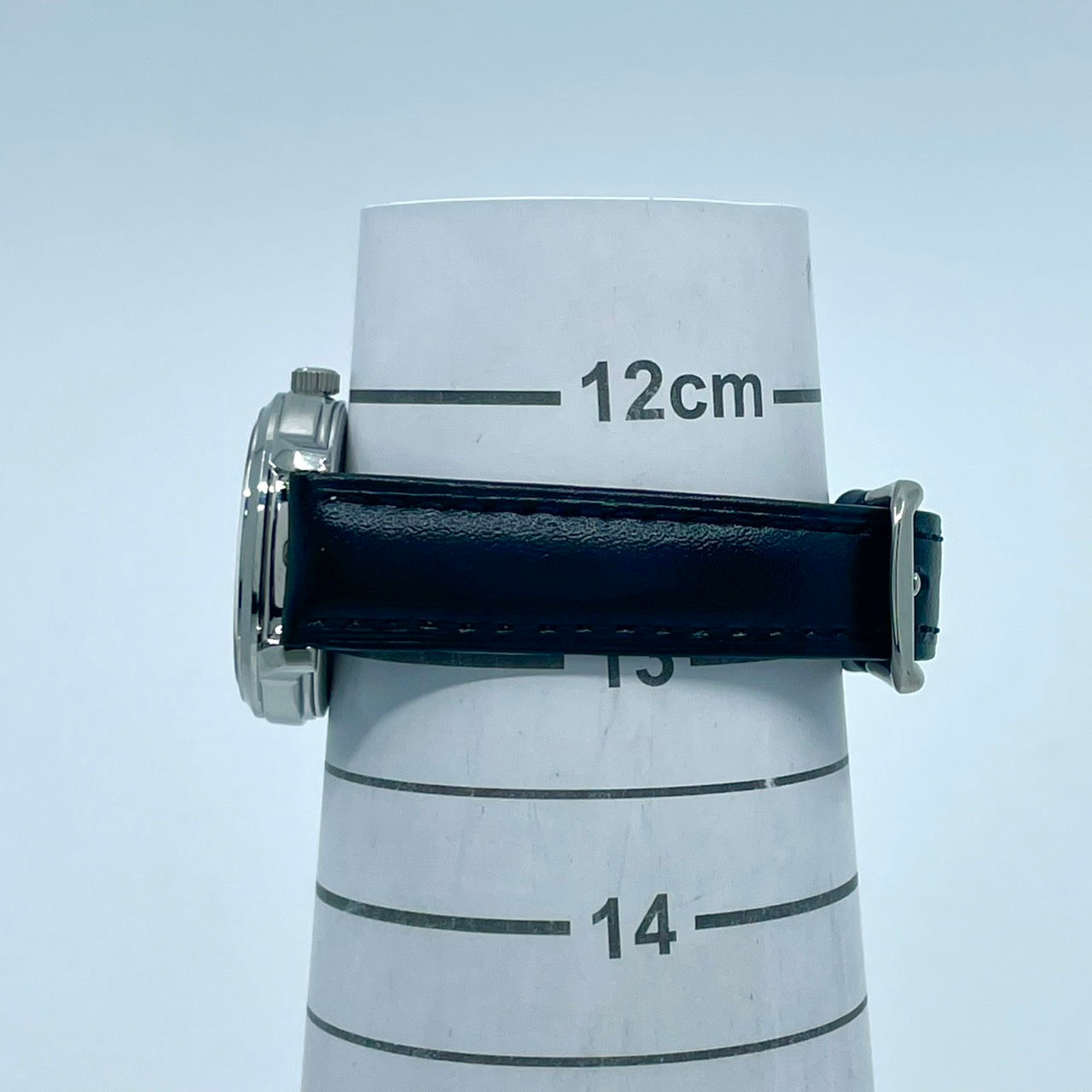 【新品ベルト交換済/稼働品】SEIKO セイコー 腕時計 V131-0AF0 レディース ソーラー アナログ ラウンド ネイビー文字盤 限定モデル 10気圧防水 ラインストーンインデックス シルバーケース ブラックレザーベルト(社外品) クリーニング済み G5