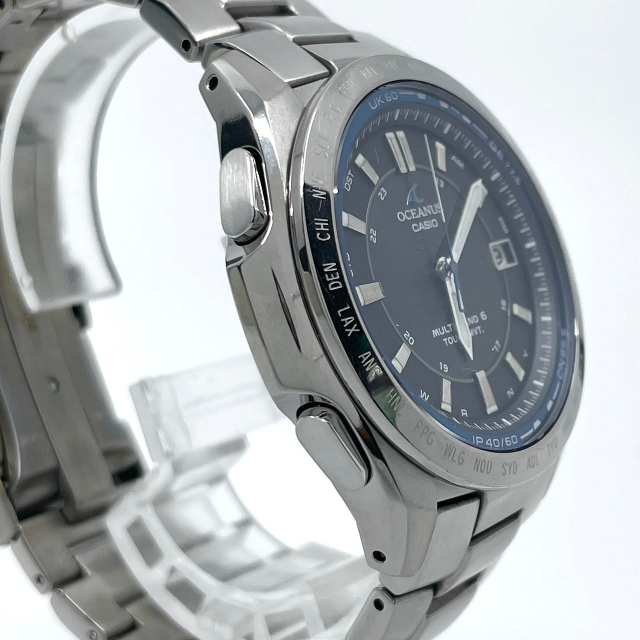 【稼働品／美品】カシオ オシアナス 腕時計 OCW-T100 メンズ 電波ソーラー チタンモデル タフソーラー MULTI BAND 6 アナログ デイト カレンダー シルバー ネイビー文字盤 ブルーベゼル ビジネス 高機能 箱付き クリーニング済み G