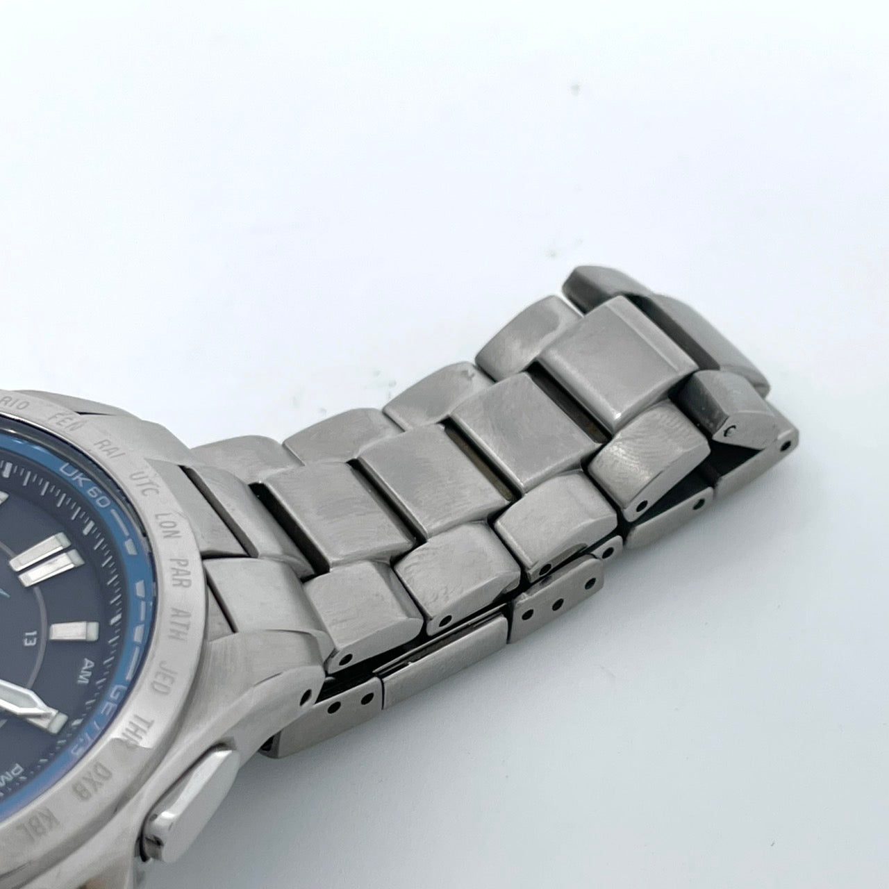 【稼働品／美品】カシオ オシアナス 腕時計 OCW-T100 メンズ 電波ソーラー チタンモデル タフソーラー MULTI BAND 6 アナログ デイト カレンダー シルバー ネイビー文字盤 ブルーベゼル ビジネス 高機能 箱付き クリーニング済み G