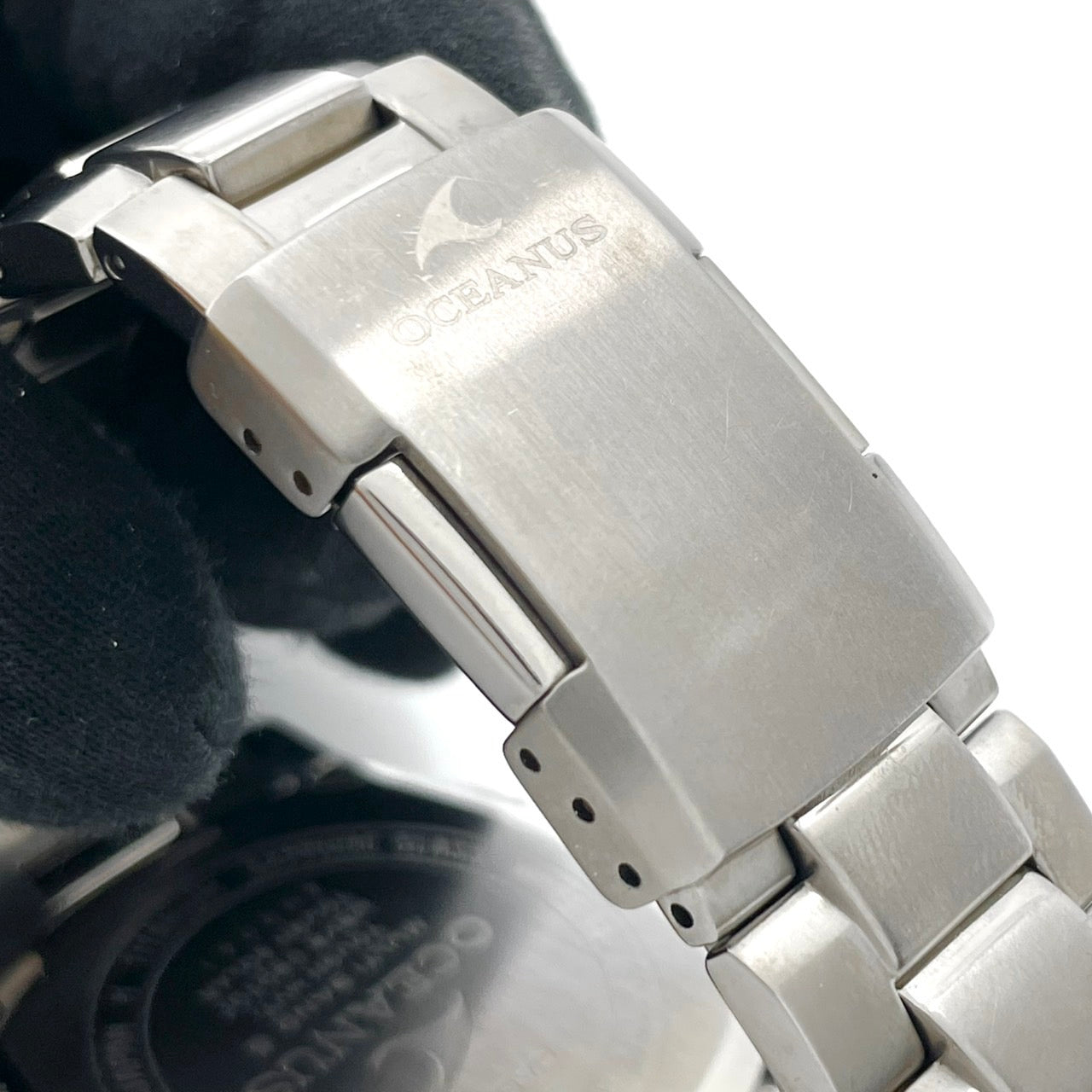 【稼働品／美品】カシオ オシアナス 腕時計 OCW-T100 メンズ 電波ソーラー チタンモデル タフソーラー MULTI BAND 6 アナログ デイト カレンダー シルバー ネイビー文字盤 ブルーベゼル ビジネス 高機能 箱付き クリーニング済み G