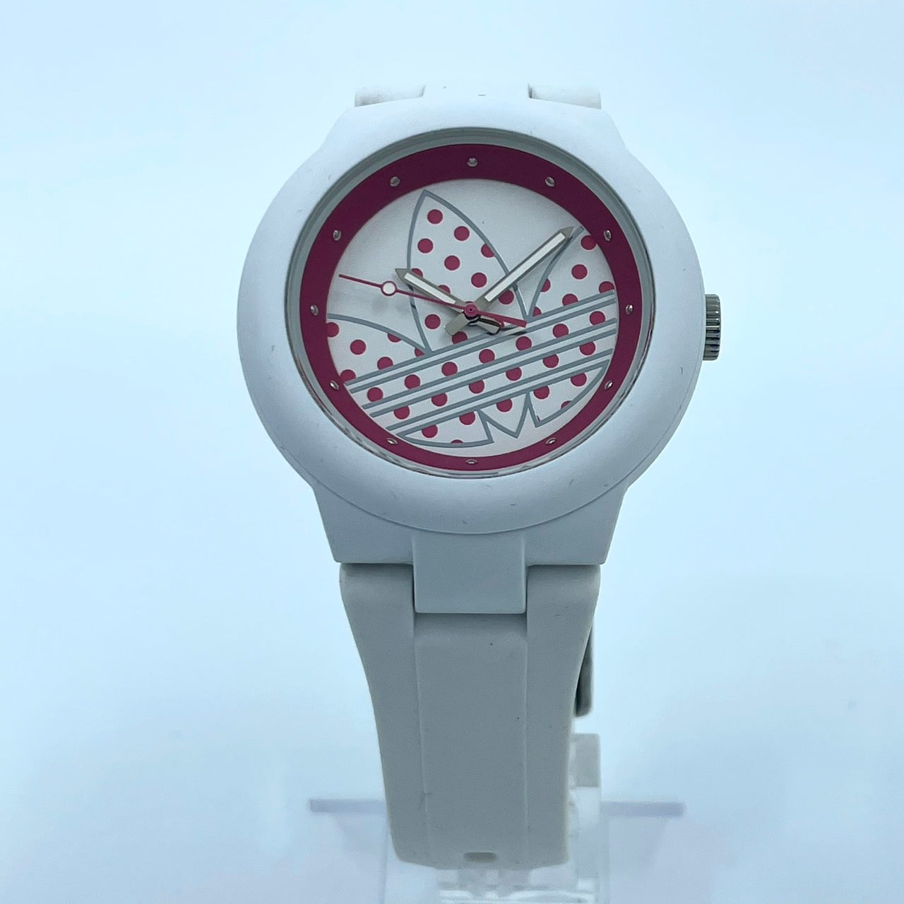 【電池交換済】アディダス 腕時計 ADH3051 ユニセックス クオーツ アナログ ラウンド ホワイト レッド ドット柄 ポップ トレフォイル ビッグロゴ ストリート カジュアル ファッションウォッチ スポーツウォッチ クリーニング済み G