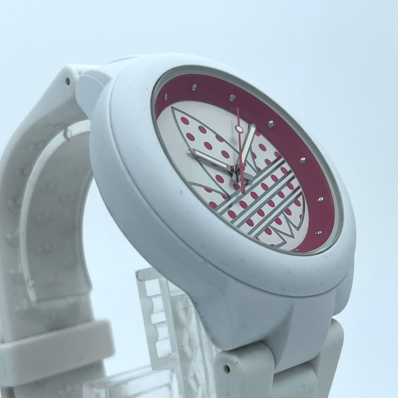 【電池交換済】アディダス 腕時計 ADH3051 ユニセックス クオーツ アナログ ラウンド ホワイト レッド ドット柄 ポップ トレフォイル ビッグロゴ ストリート カジュアル ファッションウォッチ スポーツウォッチ クリーニング済み G