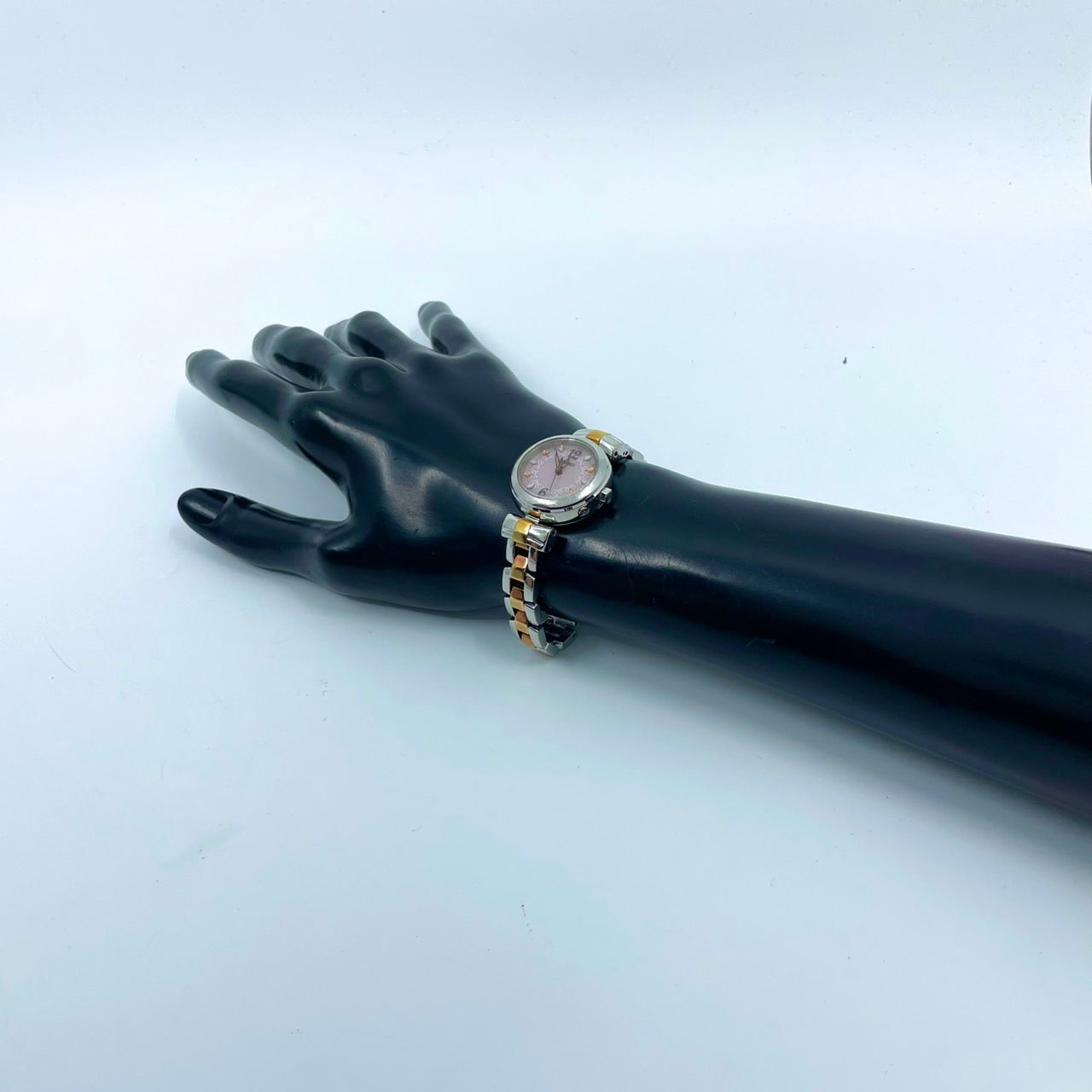 【稼働品／美品】セイコー 腕時計 1B21-0AK0 レディース 電波ソーラー ピンク文字盤 リボン柄 シルバー ゴールド コンビカラー アナログ ラウンド フェミニン エレガント かわいい ビジネス オフィス クリーニング済み G5