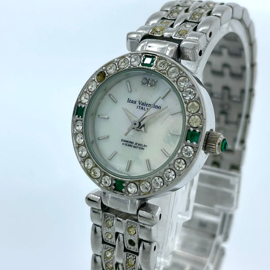 【電池交換済】アイザックヴァレンチノ 腕時計 IVL-9100-3 レディース クオーツ ジュエリーウォッチ プラチナメッキ シェル文字盤 ラインストーンベゼル エメラルド装飾 ドレスウォッチ エレガント ラグジュアリー シルバー クリーニング済み G5