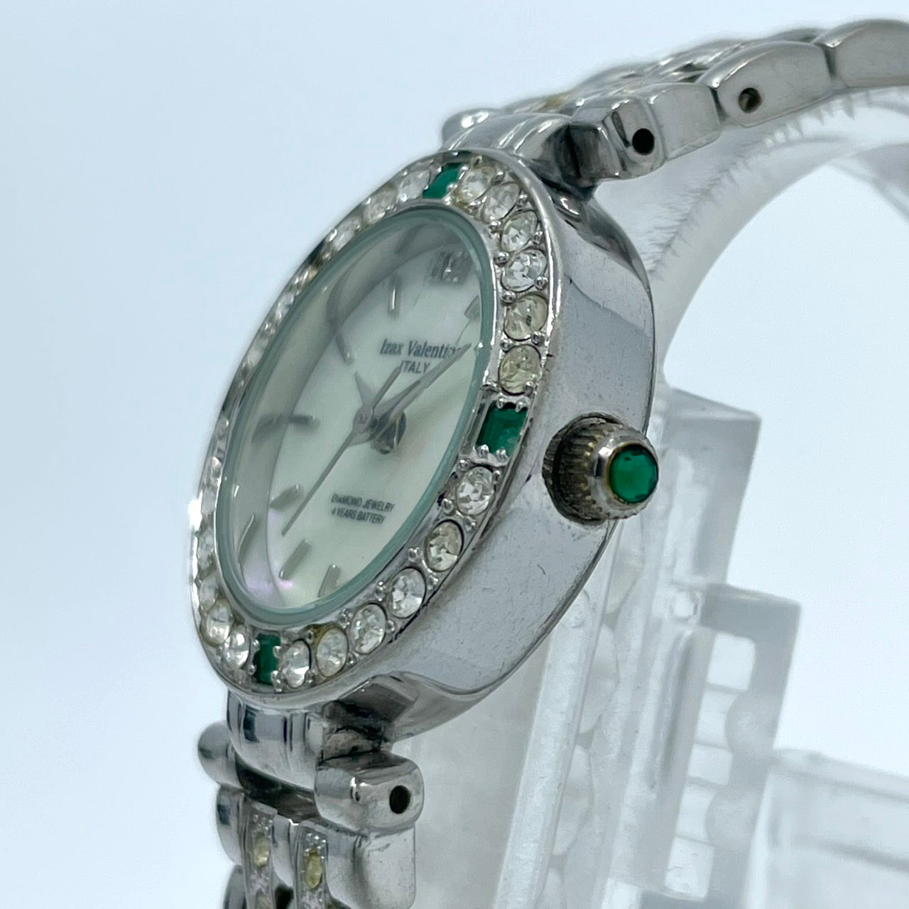 【電池交換済】アイザックヴァレンチノ 腕時計 IVL-9100-3 レディース クオーツ ジュエリーウォッチ プラチナメッキ シェル文字盤 ラインストーンベゼル エメラルド装飾 ドレスウォッチ エレガント ラグジュアリー シルバー クリーニング済み G5